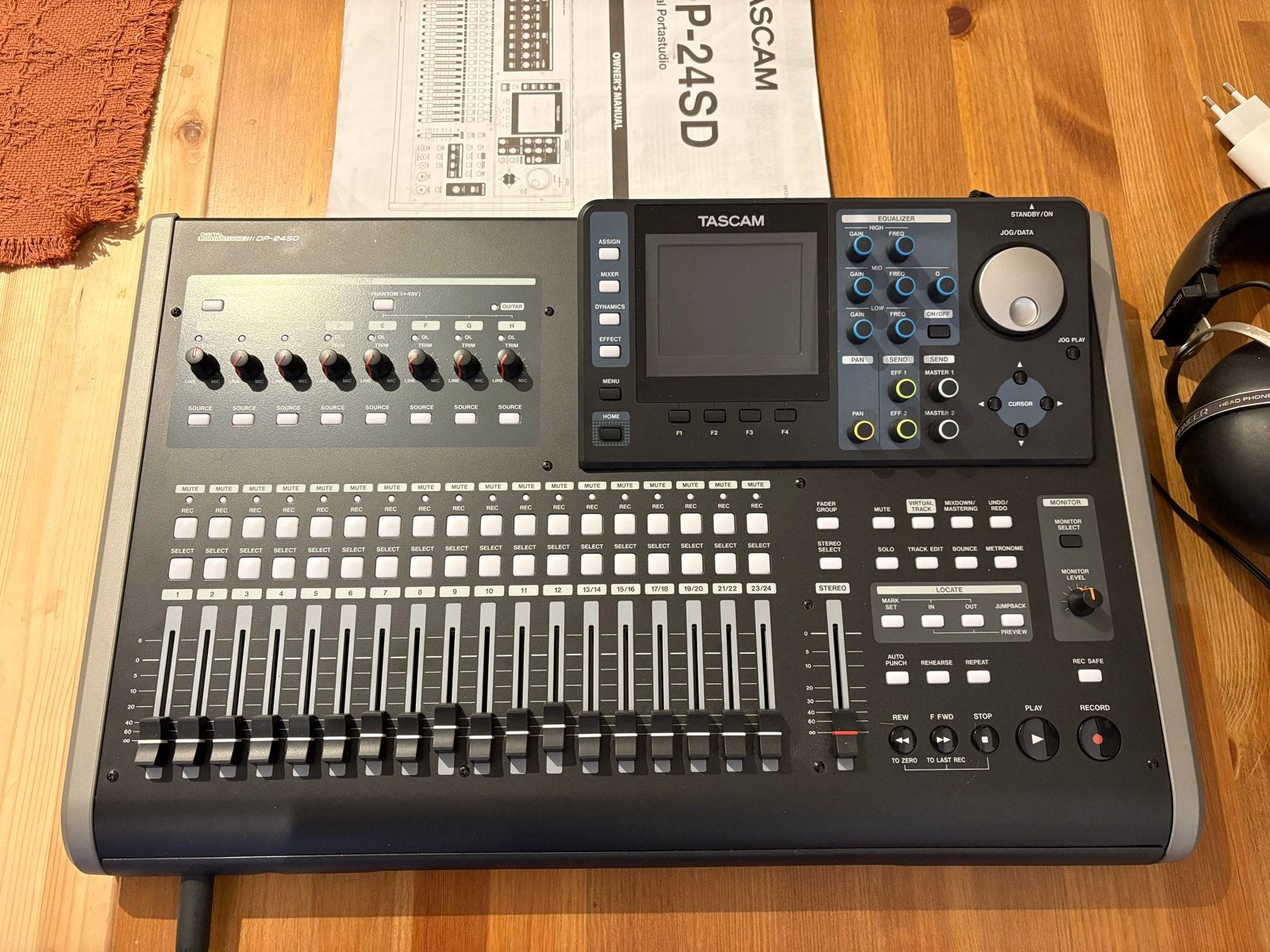 Tascam DP-24 SD 24-sporen recorder + 30GB SD-kaart, Ophalen, Zo goed als nieuw, 20 kanalen of meer, Microfooningang