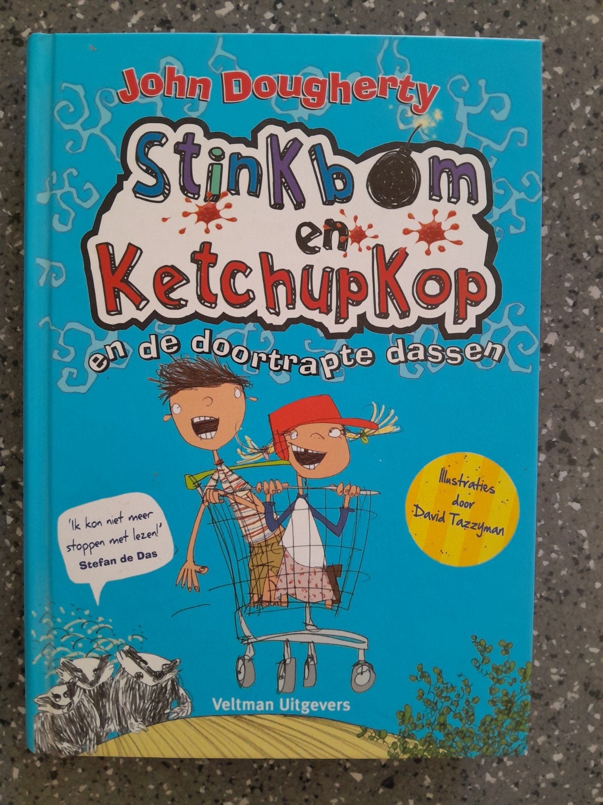 Stinkbom en de Ketchupkop ~ John Dougherty, Ophalen of Verzenden, Nieuw, John Dougherty