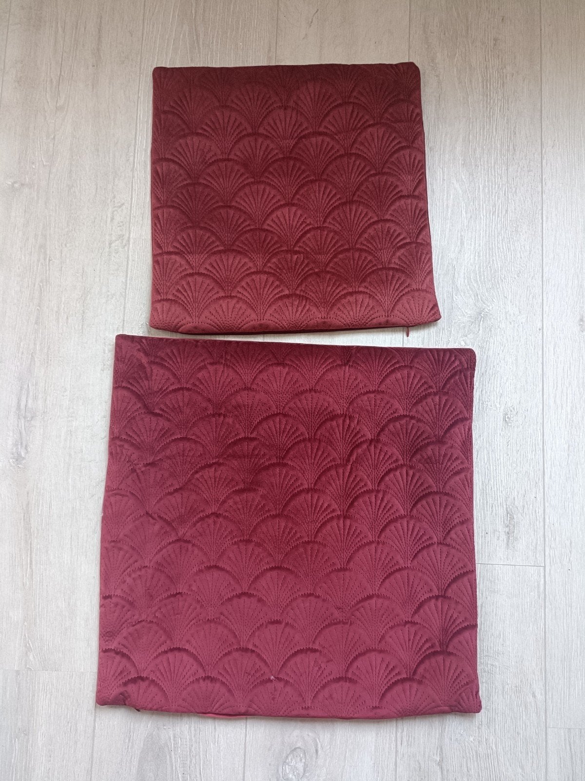 Luxe fluwelen kussenhoezen - Bordeauxrood - Set van 2 (50x50, Nieuw, Ophalen of Verzenden, Rood, Vierkant