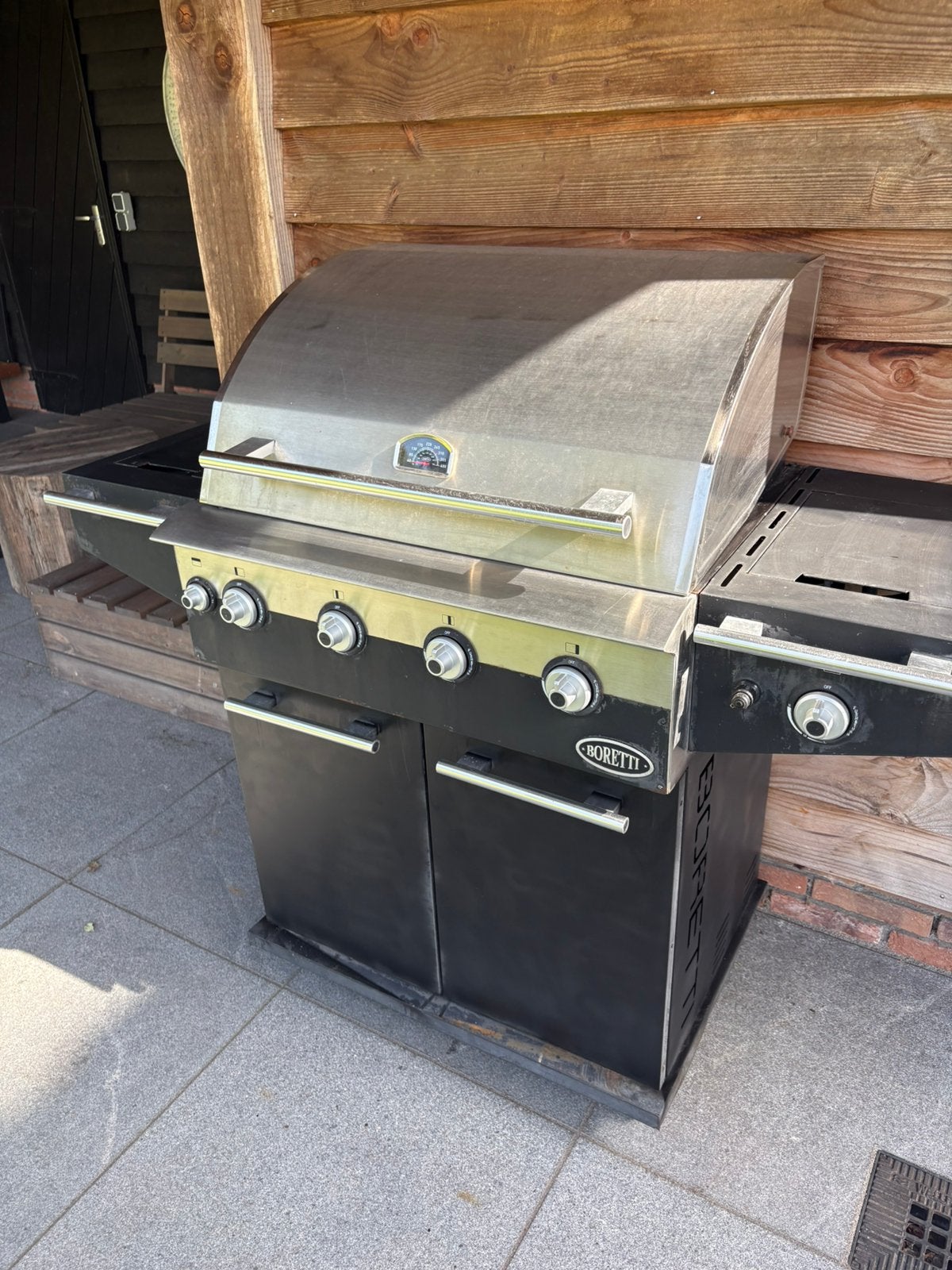 BORETTI Gas BBQ met 5 branders, zijbrander en bakplaat, Ophalen, Gebruikt