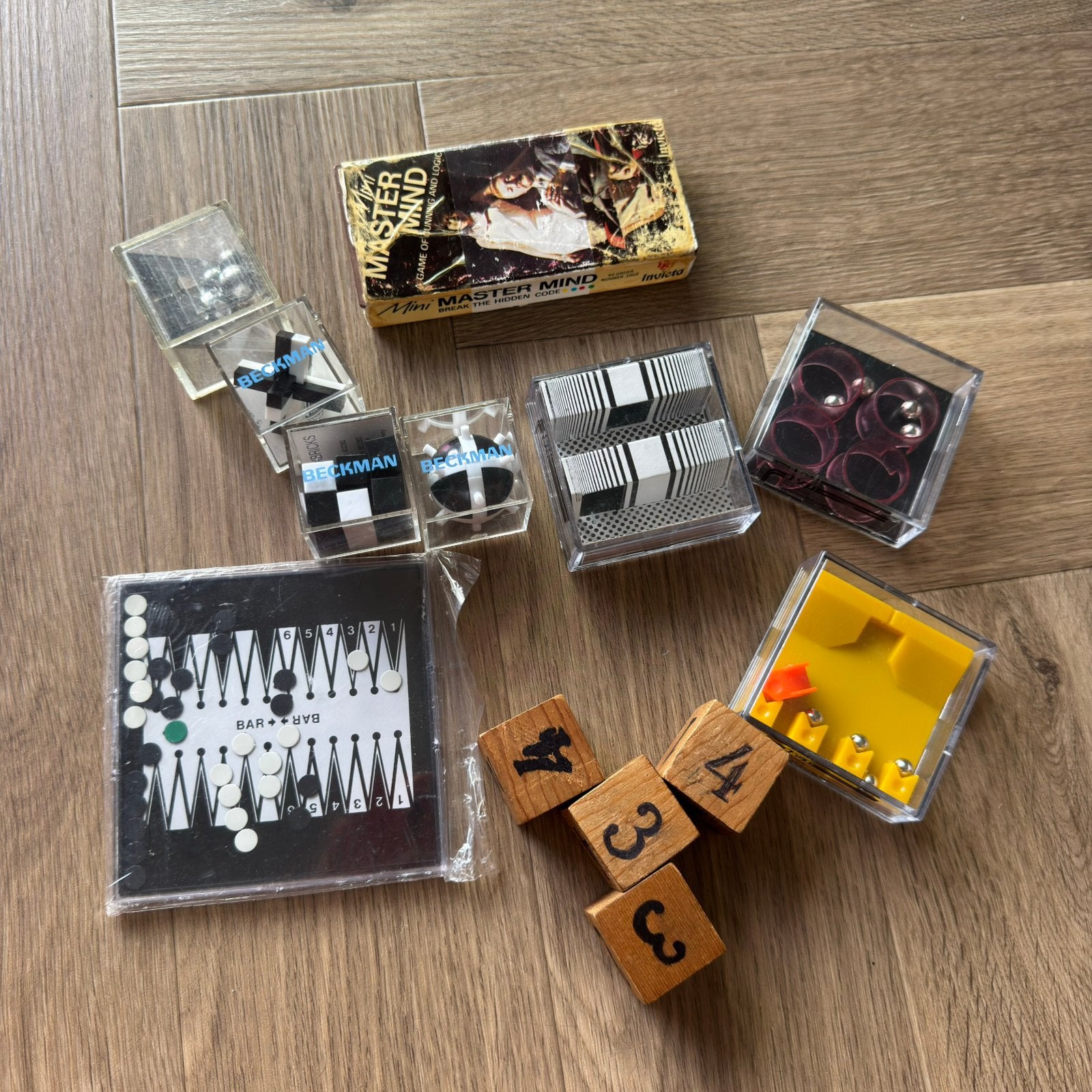 Mini spelletjes backgammon, mastermind, fidget toys, Hobby en Vrije tijd, Gezelschapsspellen | Bordspellen, Ophalen of Verzenden