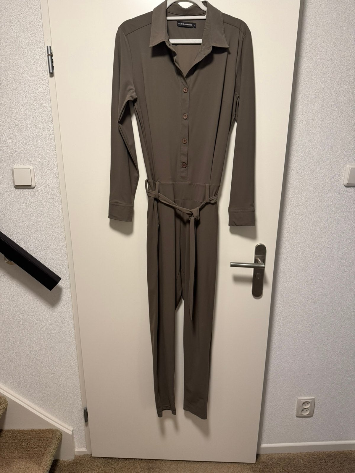 Studio Anneloes jumpsuit kaki maat L, Kleding | Dames, Jumpsuits, Verzenden, Zo goed als nieuw, Maat 38/40 (M), Groen