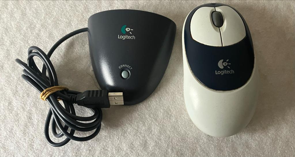 Logitech draadloze muis met ontvanger - Gebruikt, Rechtshandig, Muis, Ophalen of Verzenden, Zo goed als nieuw