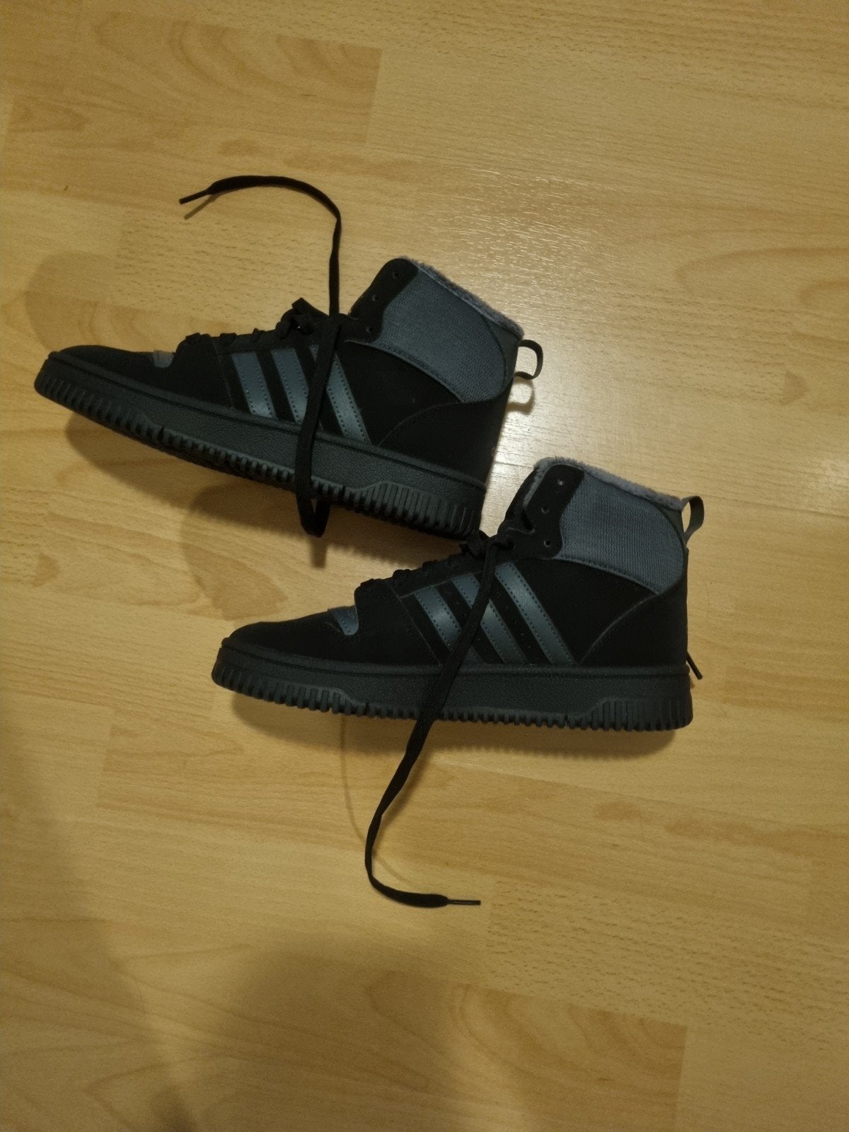 Adidas schoenen maat 38 2/3
1 a 2 x gedragen..iets te klein, Ophalen of Verzenden, Zo goed als nieuw