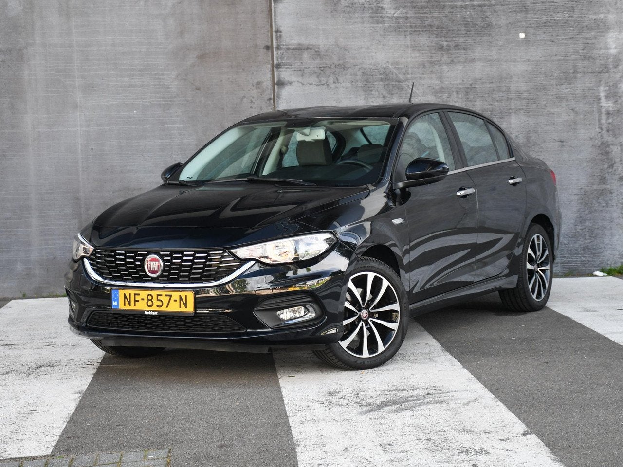 Fiat Tipo Lounge 1.4 16V 95pk 17''LM | DAB | NAVI | CLIMA |, Auto's, Gebruikt, 49 €/maand, Bedrijf, Handgeschakeld