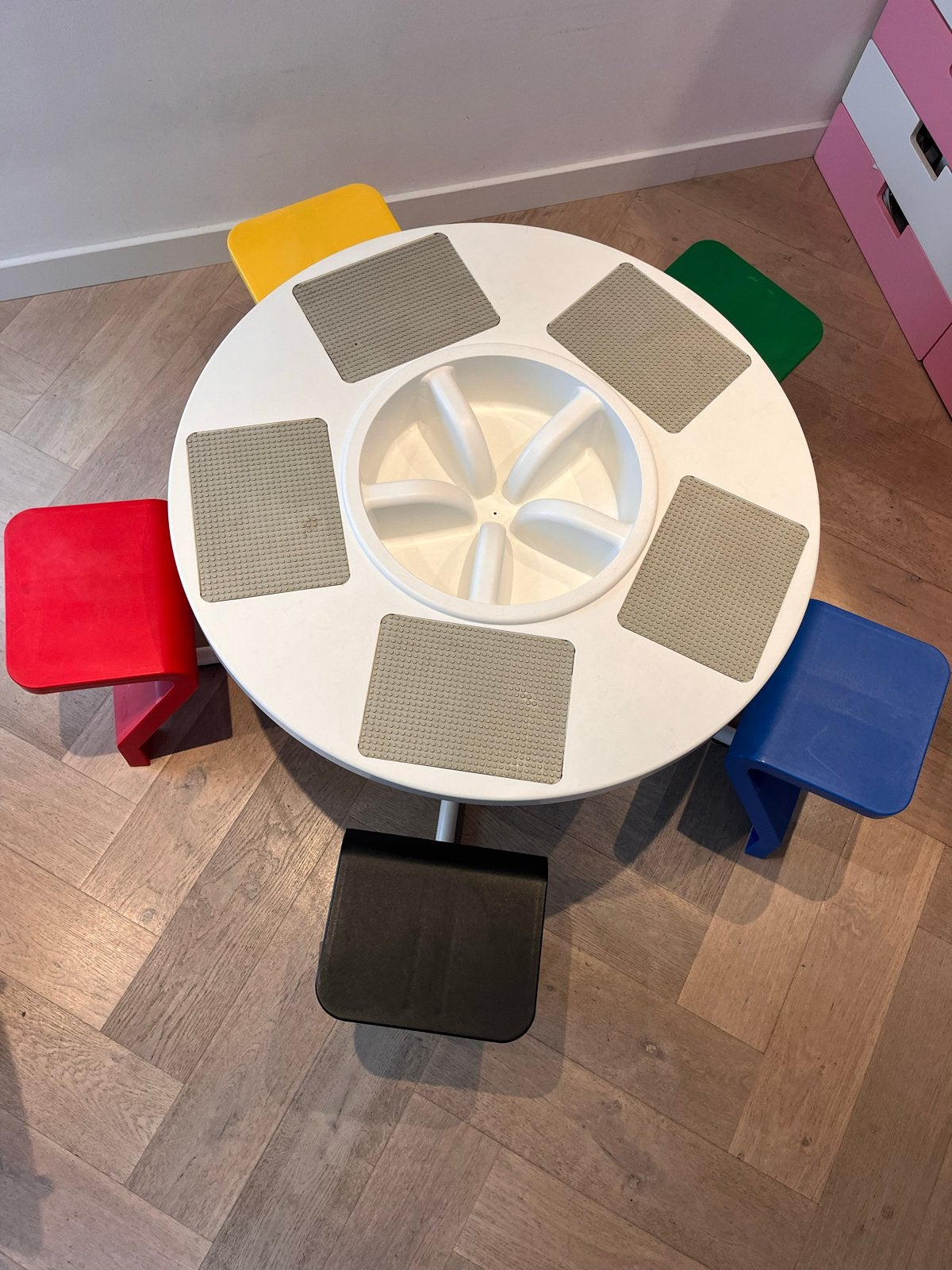 Lego speeltafel met 5 stoeltjes, Kinderen en Baby's, Ophalen, Gebruikt, Tafel(s) en Stoel(en)