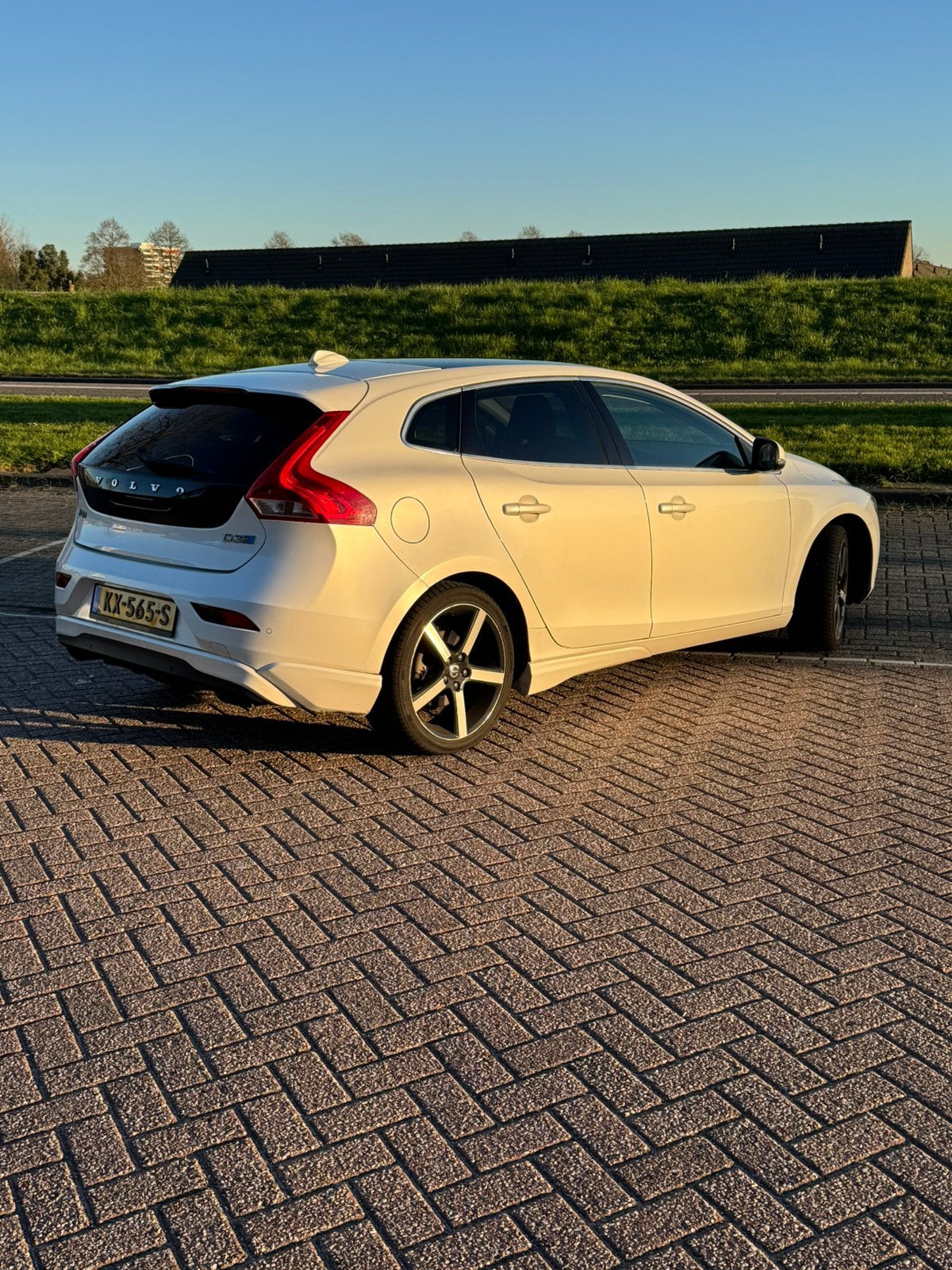 Volvo V40 2.0 D3 150PK 2016 Wit, Auto's, Volvo, Particulier, V40, ABS, Achteruitrijcamera, Adaptieve lichten, Adaptive Cruise Control