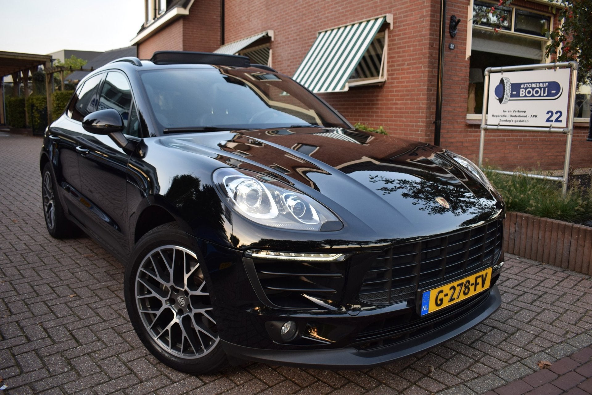 Porsche Macan 2.0 AUTOMAAT/252PK/PANO DAK/LEDER/LUCHTVERING/, Auto's, Automaat, Gebruikt, 4 cilinders, Zwart
