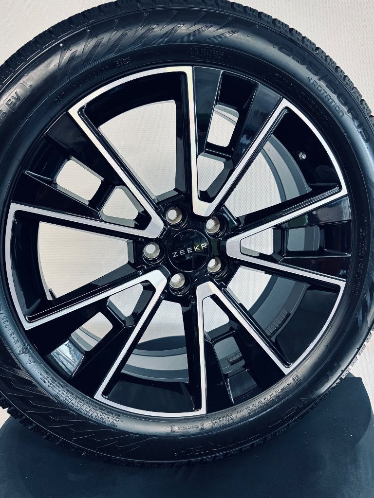 19” Zeekr X velgen + winterbanden, Gebruikt, Velg(en), Winterbanden, 235 mm