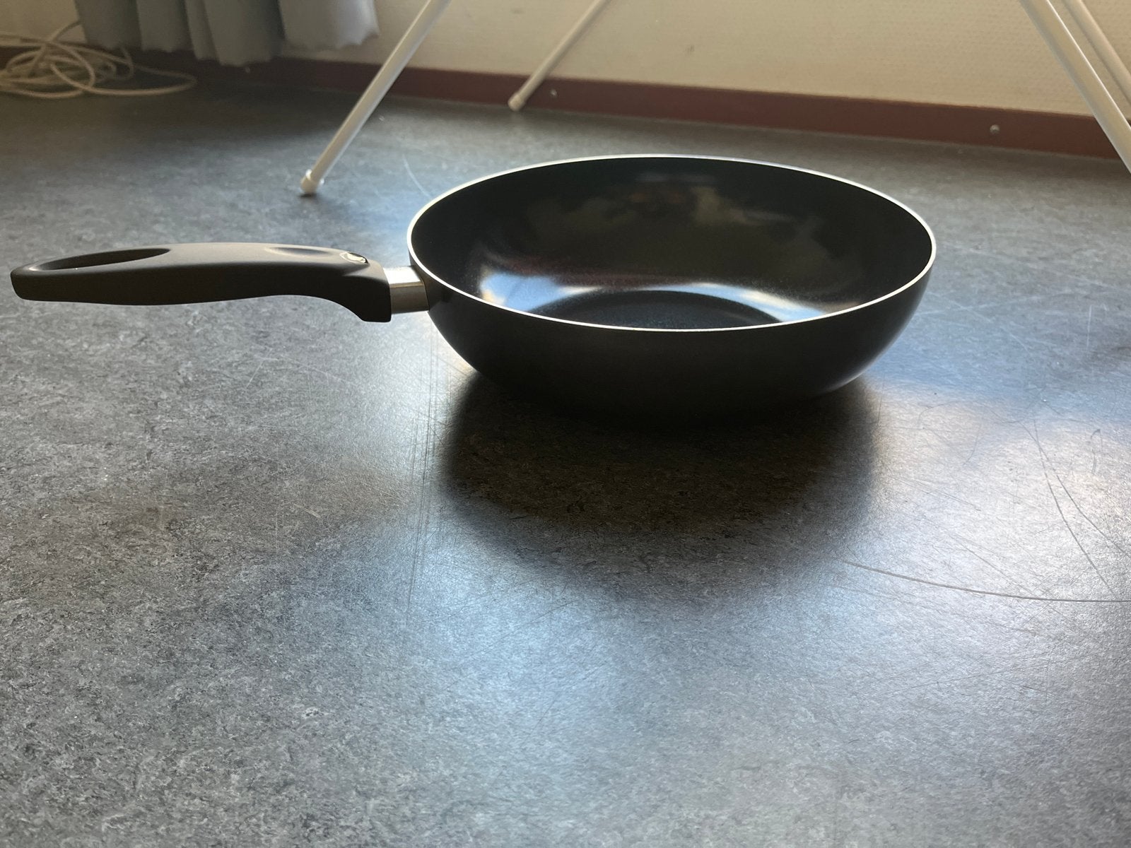 Wokpan geschikt voor inductie, Huis en Inrichting, Keuken | Potten en Pannen, Ophalen, Overige materialen, Gebruikt, Antiaanbaklaag