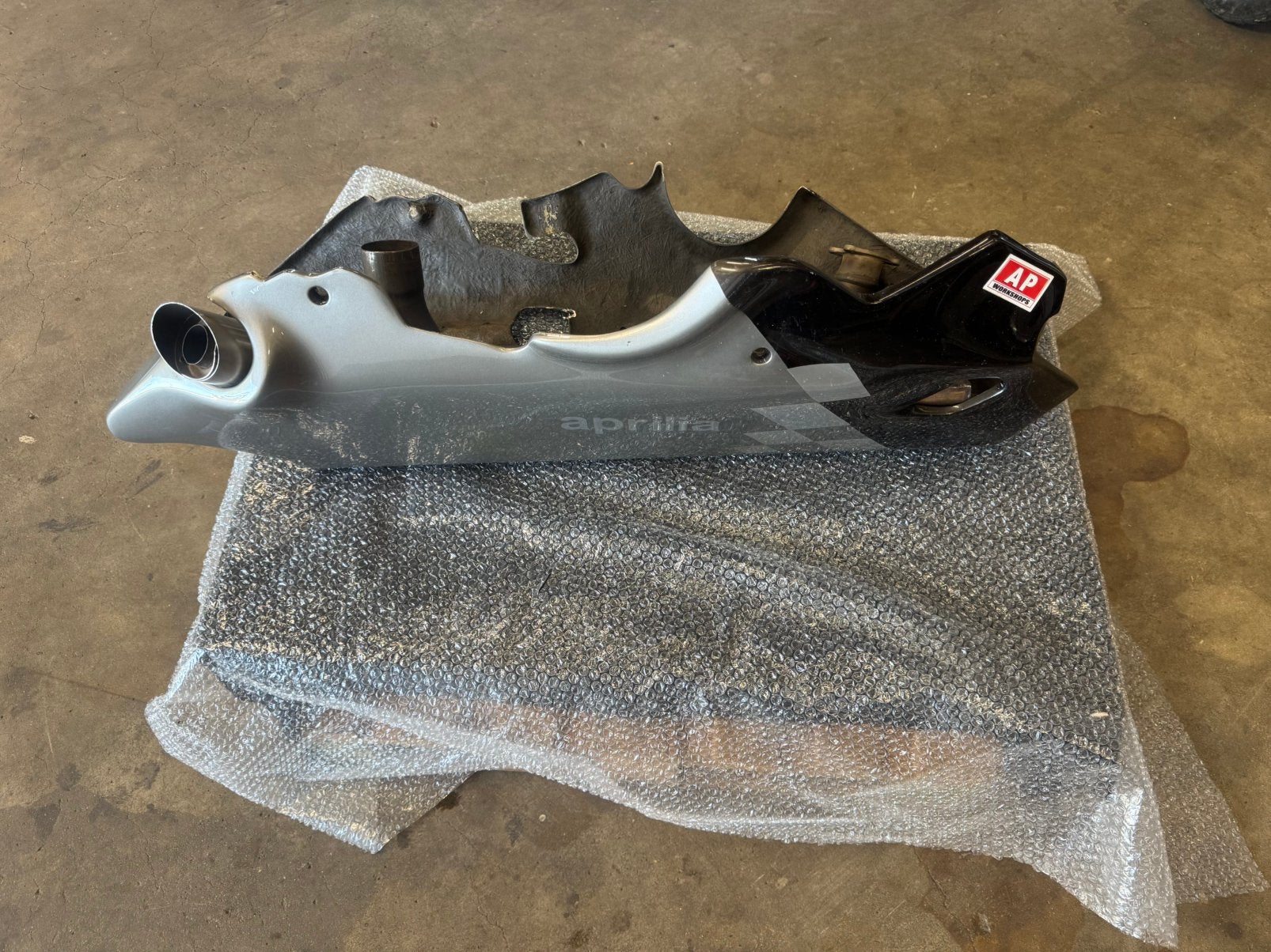Motomagic Underbelly Uitlaat Aprilia RSV / Tuono 1000 R, Ophalen