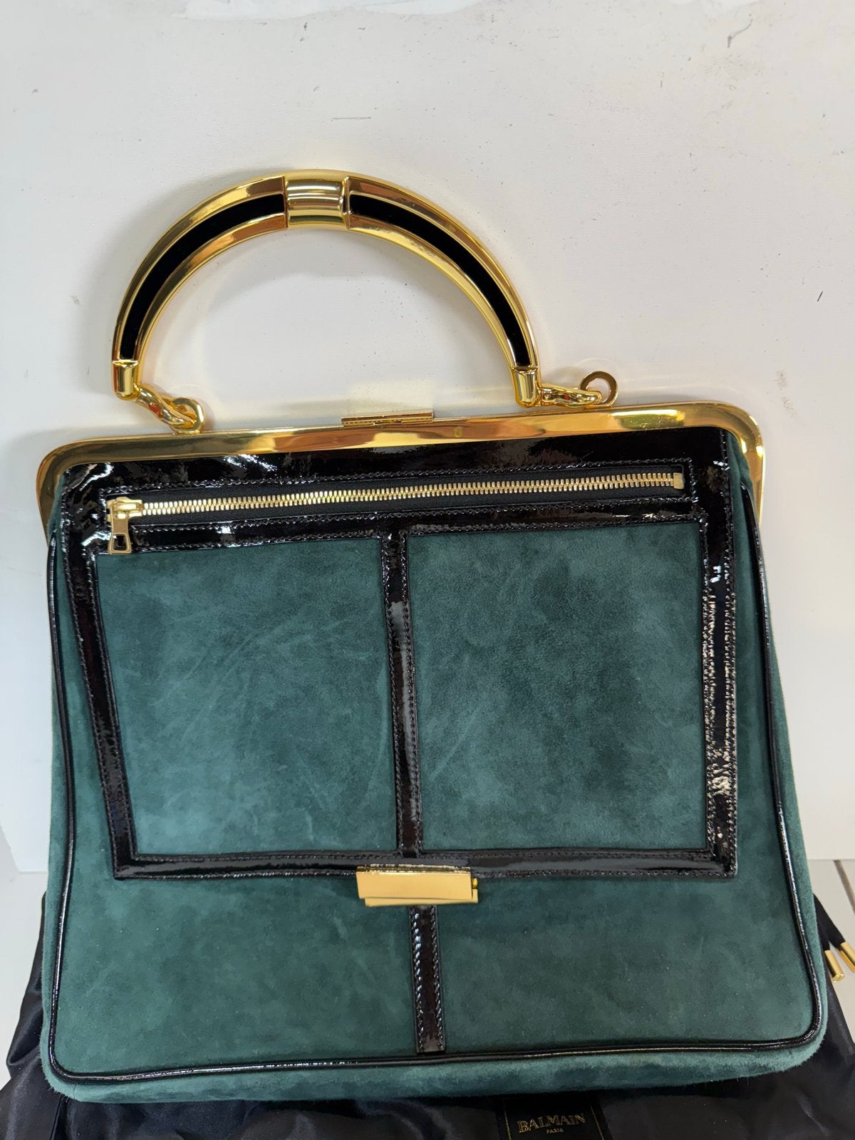 Balmain x H&M Suède Handtas Groen met Gouden Details, Sieraden, Tassen en Uiterlijk, Tassen | Damestassen, Ophalen of Verzenden