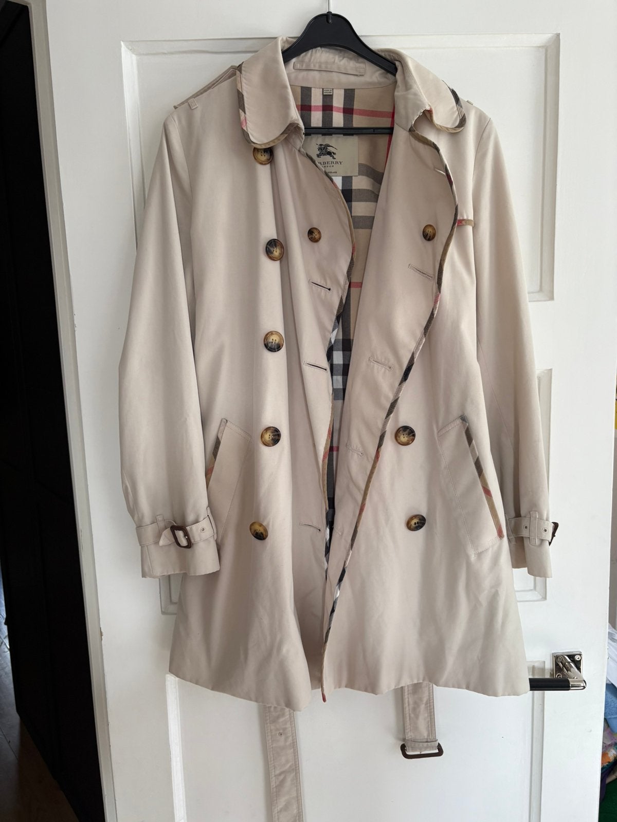 Prachtige tijdloze trenchcoat van Burberry maat M, Ophalen of Verzenden, Zo goed als nieuw, Maat 38/40 (M), Beige