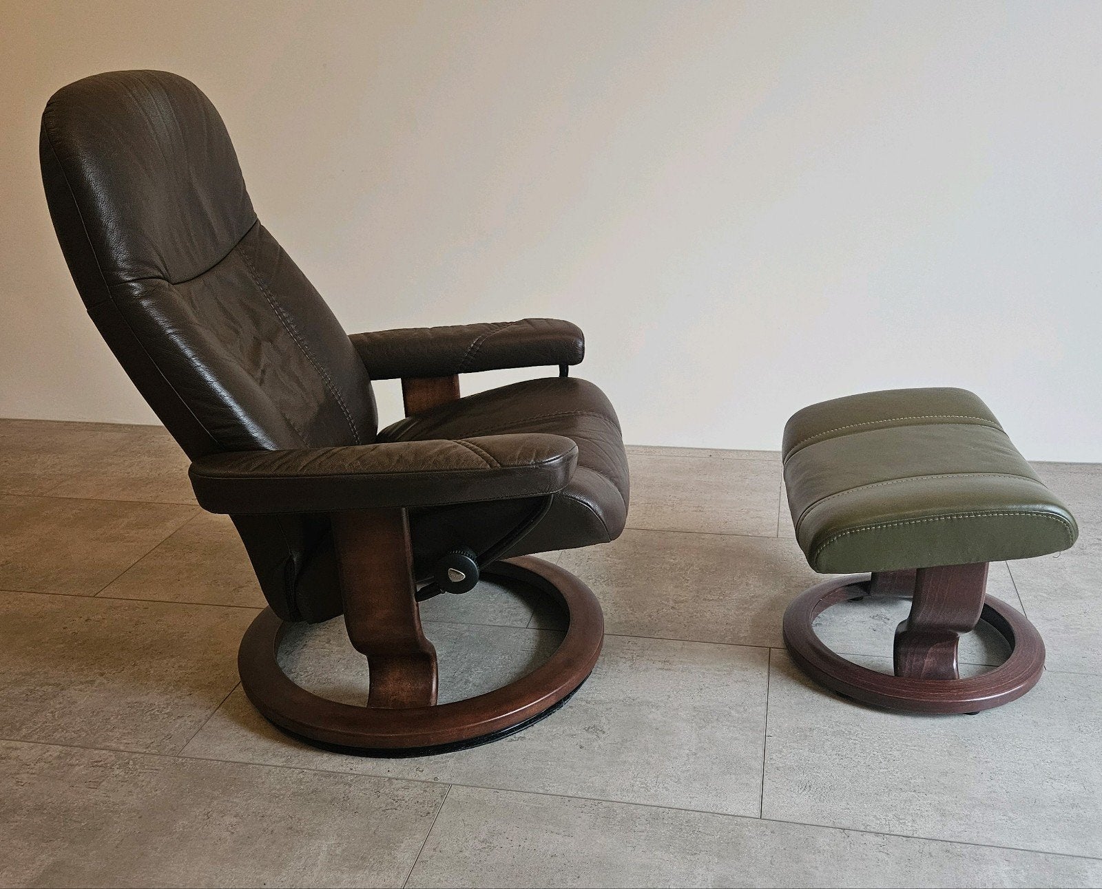 Stressless leren fauteuil met voetenbank, Huis en Inrichting, Fauteuils, Ophalen, Gebruikt, Klassiek, Comfort, 75 tot 100 cm