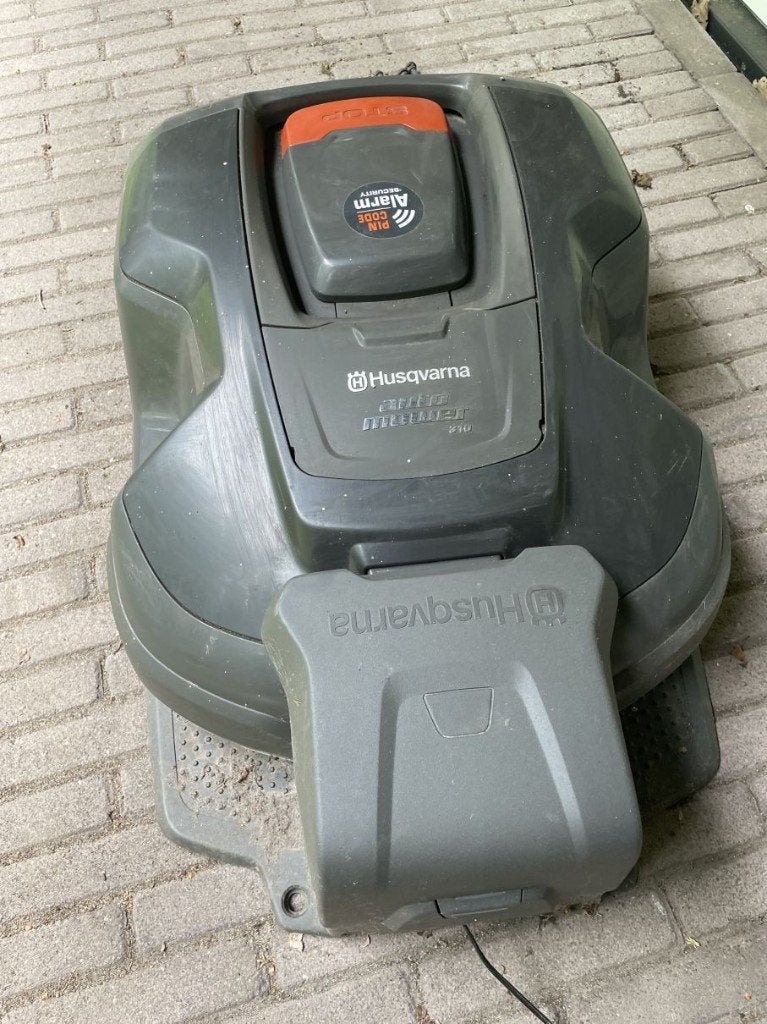 Husqvarna Automower Type 310 (inclusief laadstation), Ophalen, Gebruikt, Bestuurbaar via app, 20 tot 25 cm