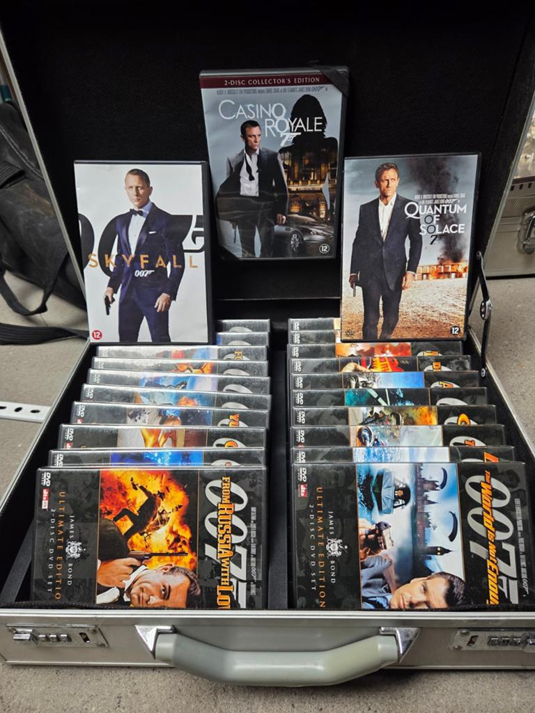 James bond koffer dvd s, Vanaf 12 jaar, Ophalen of Verzenden, Zo goed als nieuw, Actiethriller