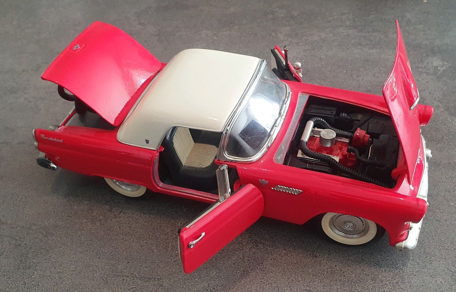 Ford Thunderbird Road Tough No. 92068 - Schaal 1:18, Ophalen of Verzenden