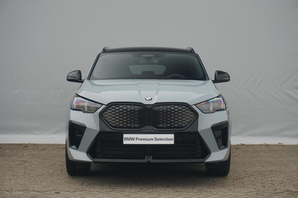 BMW iX2 eDrive20 | M Sportpakket Pro | Trekhaak | Schuif-kan, Auto's, BMW, IX2, 750 kg, 204 pk, Blauw