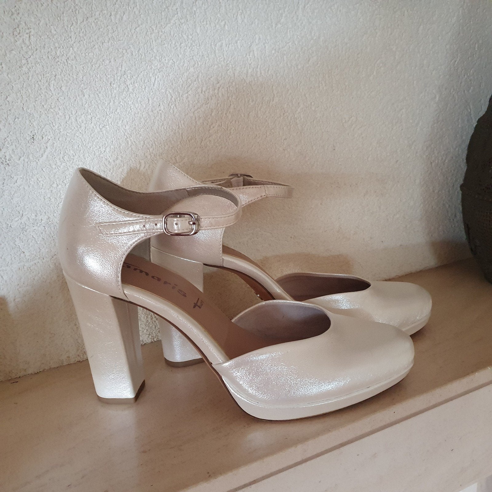 tamaris prachtige parelmoer trouw schoentjes maat 40, Kleding | Dames, Schoenen, Ophalen of Verzenden, Zo goed als nieuw