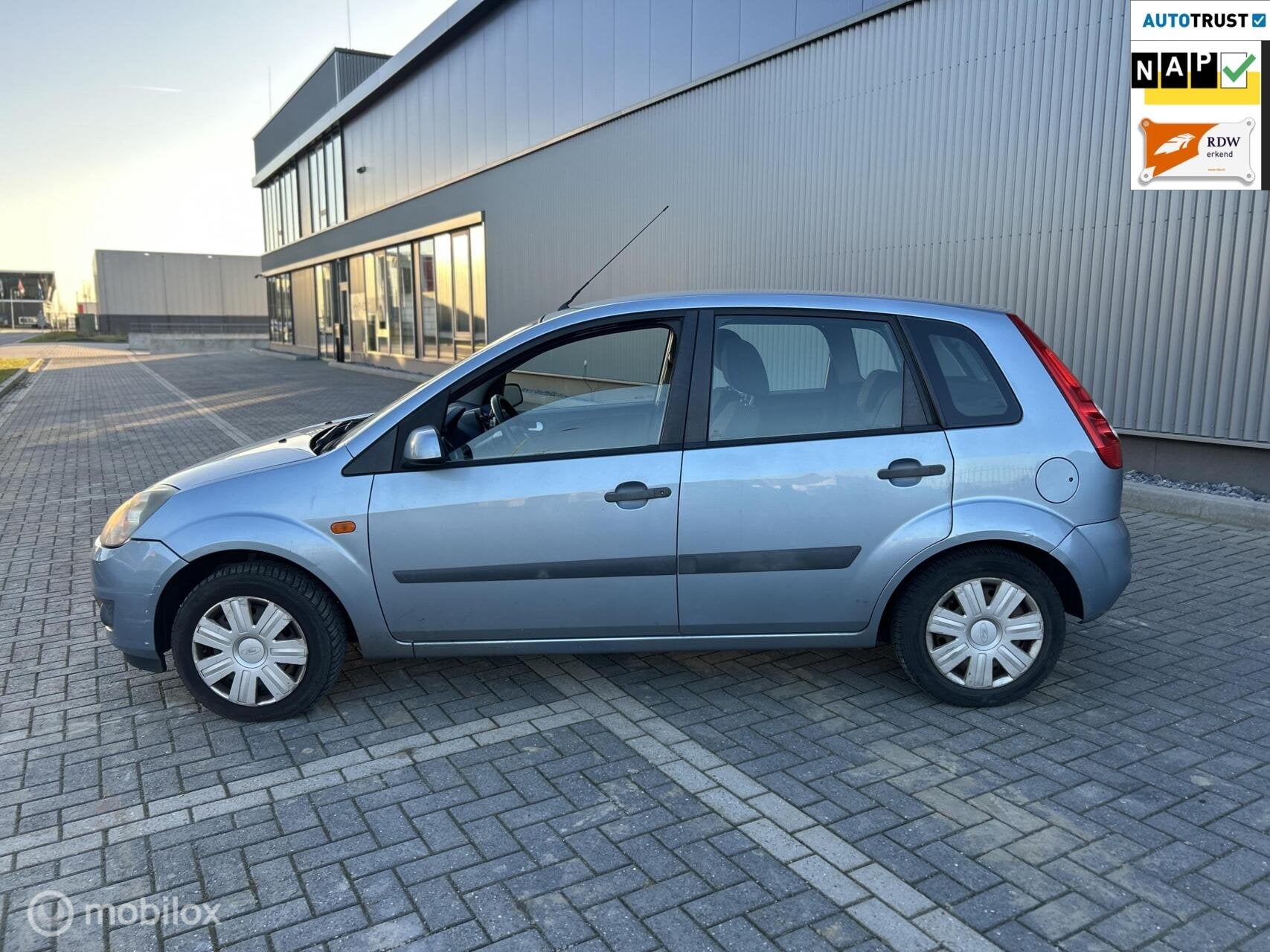Ford Fiesta 1.4-16V Ambiente|APK|AIRCO|, Voorwielaandrijving, 15 km/l, 40 €/maand, Elektrische ramen