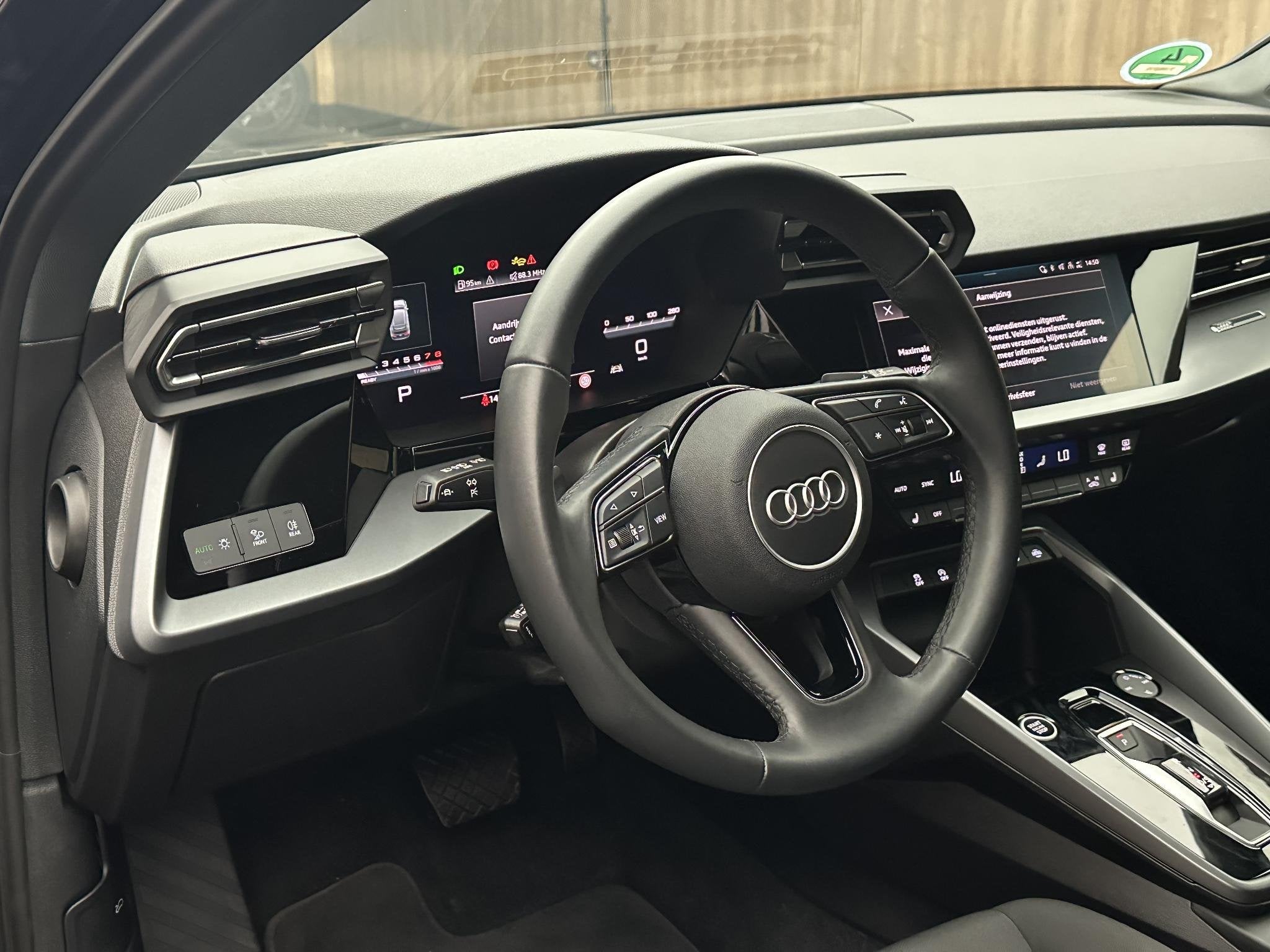 Audi A3 Sportback 35 TFSI S edition Sport Dealer Garantie, Auto's, Audi, 1300 kg, Leder en Stof, Zwart, Bedrijf