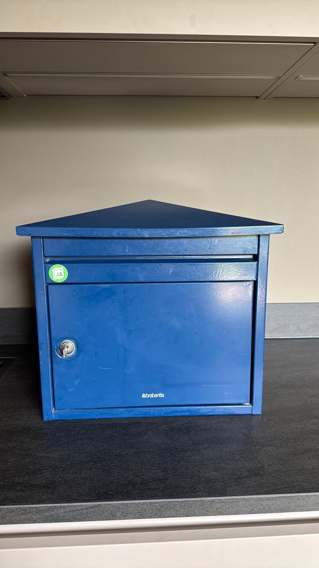 Brabantia brievenbus, Ophalen of Verzenden, Zo goed als nieuw, IJzer, Wandbrievenbus