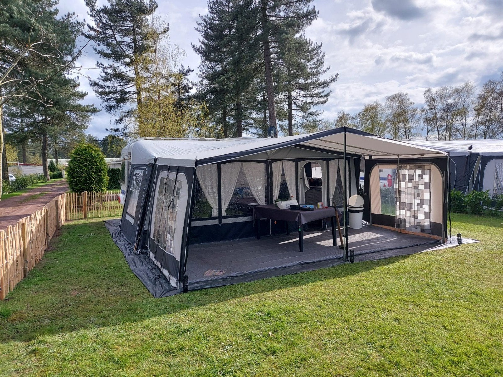 Hobby de Luxe Easy 560 bj. 2004. incl. alle benodigdheden!!!, Rondzit, Hobby, 6 tot 7 meter, Luifel
