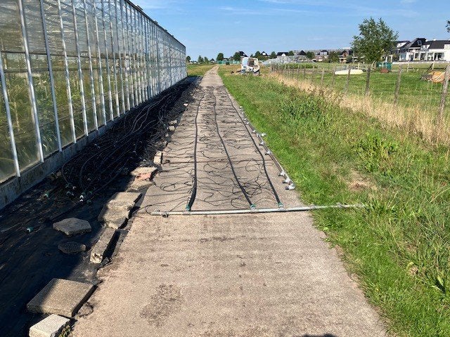 druppelslang met PVC verdeelbuizen en pompaansluiting., Ophalen, Gebruikt
