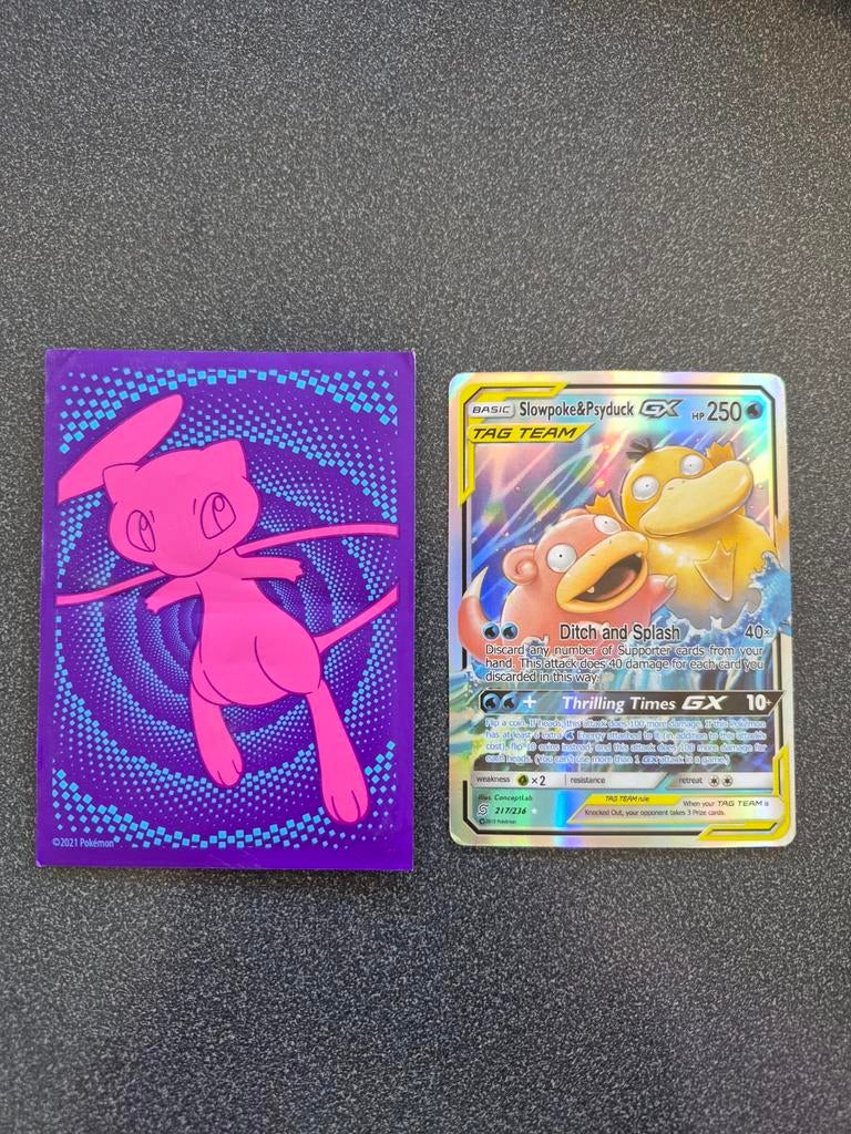 Slowpoke & Psyduck GX TAG TEAM Pokémon kaart + Mew sleeves, Ophalen of Verzenden, Zo goed als nieuw, Losse kaart, Foil