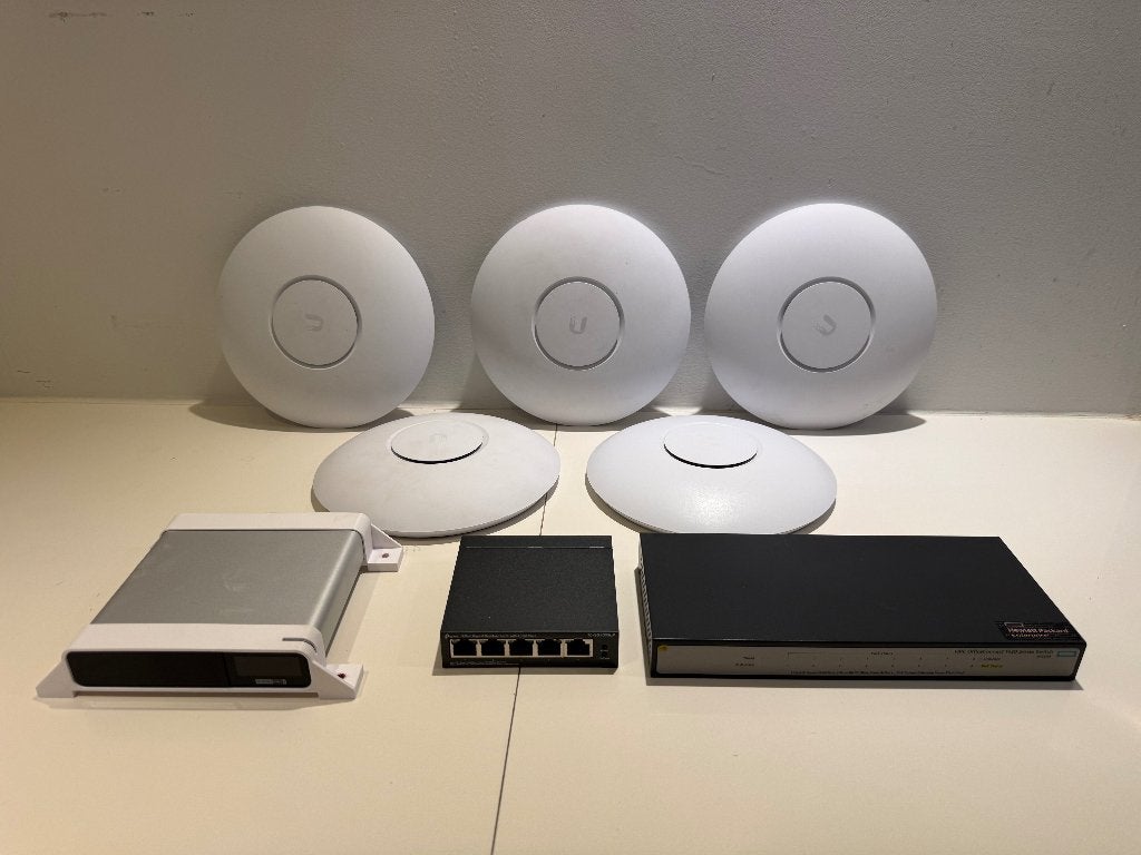 UniFi AP AC Pro 5 stuks   UniFi Cloud Key Gen2 Plus, Computers en Software, Ophalen of Verzenden, Gebruikt, Ubiquiti UniFi