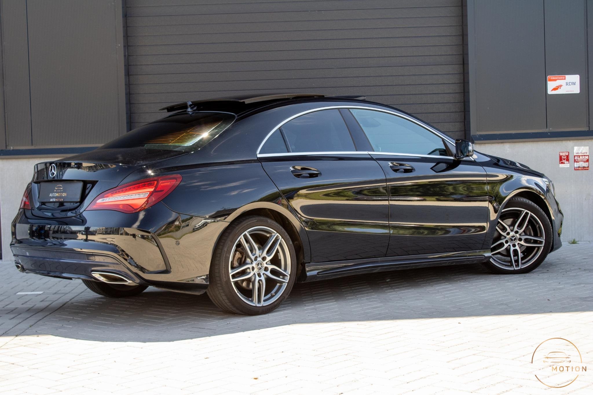 Mercedes-Benz CLA-klasse 180 Buss AMG PANO CAMERA CARPLAY LE, Auto's, Gebruikt, 4 cilinders, Met garantie (alle), Leder en Stof