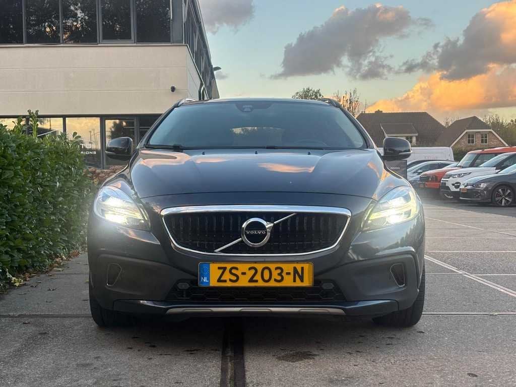 Volvo V40 Cross Country 1.5 T3 Polar+ Luxury | ZS-203-N, Euro 6, 4 cilinders, 700 kg, Blauw