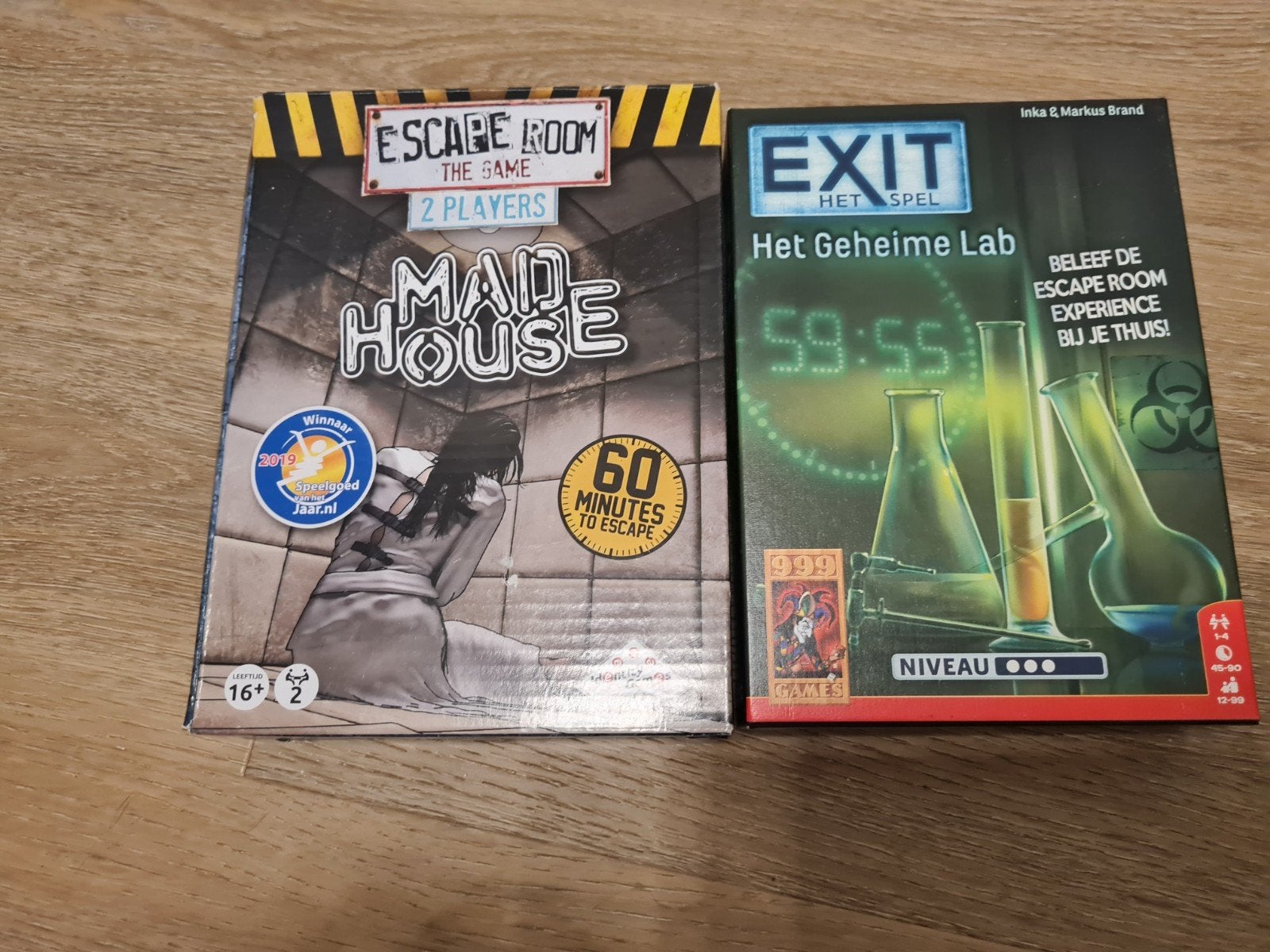 Escape Room The Game Mad House & EXIT Het Geheime Lab, Hobby en Vrije tijd, Gezelschapsspellen | Bordspellen, Een of twee spelers