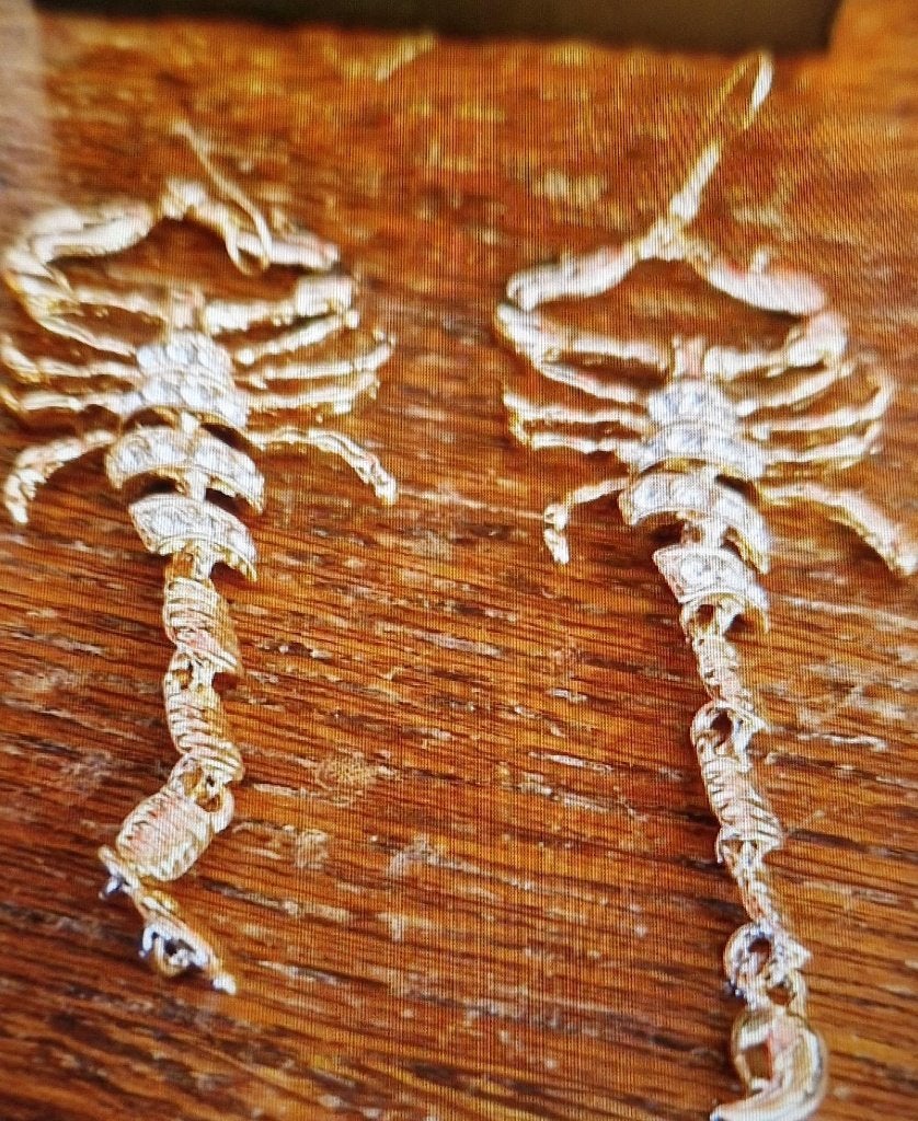 Schorpioen oorbellen groot, Hangers, Nieuw, Ophalen of Verzenden, Goud
