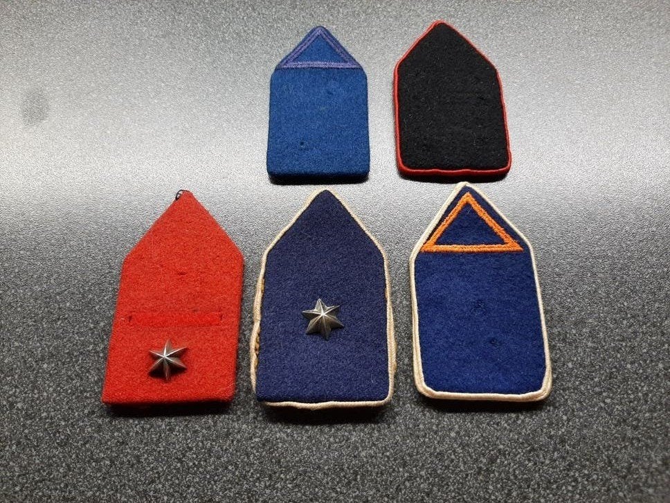 Oudere  kraagspiegel achtergrondjes   KL ., Ophalen of Verzenden, Landmacht, Nederland, Embleem of Badge