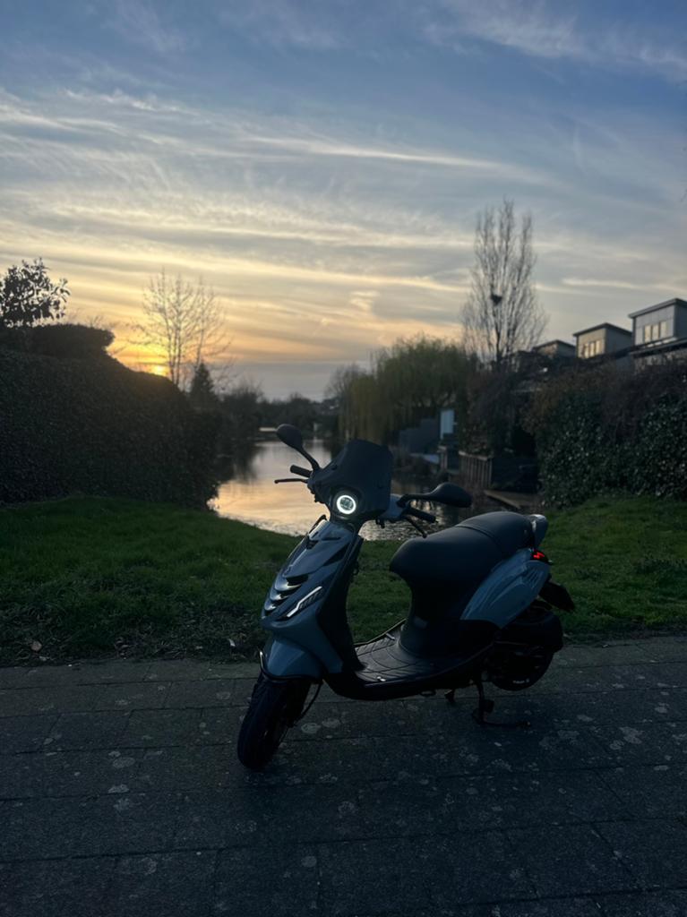 Waardepeiling !!!! Zip sp iget 50 cc, Fietsen en Brommers, Scooters | Piaggio, Ophalen, Zo goed als nieuw, Benzine, Zip
