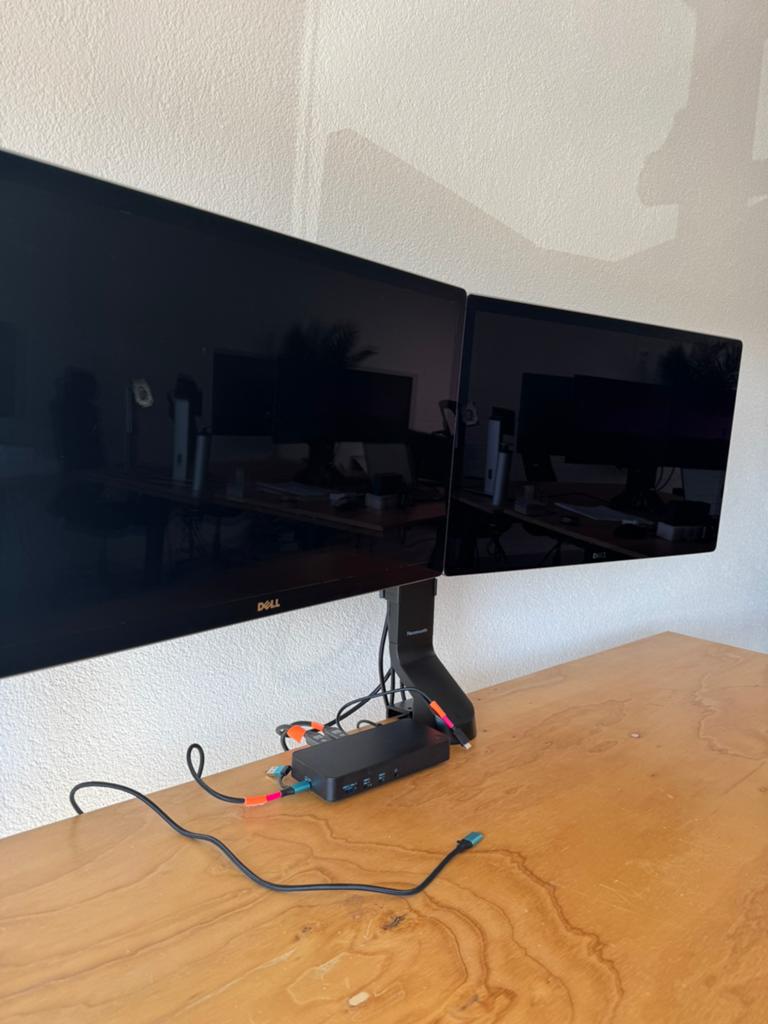 2x 5K monitor (27 inch) met arm te koop, Computers en Software, Monitoren, Ophalen, IPS, 101 t/m 150 Hz, Zo goed als nieuw