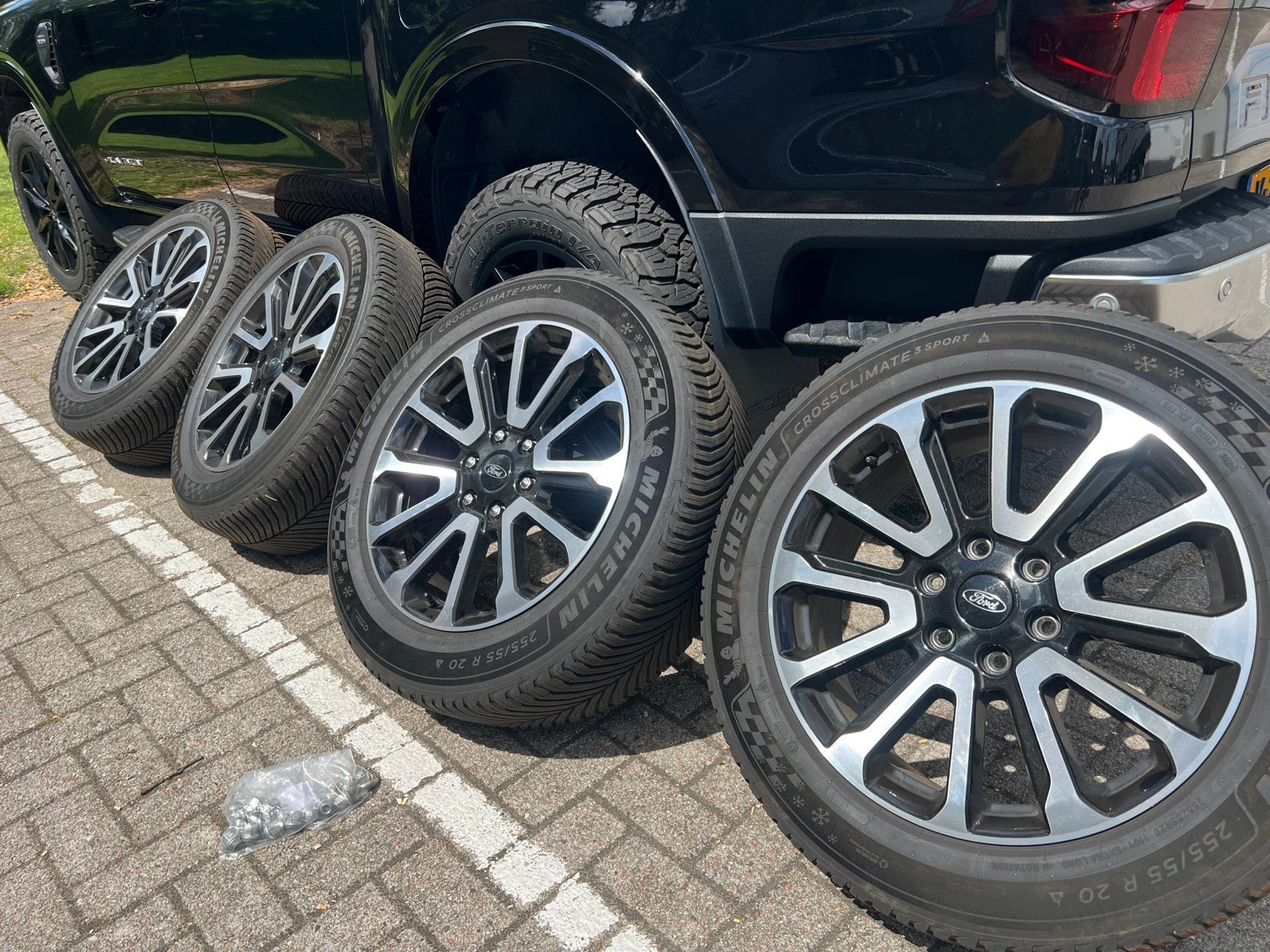 Ford Ranger Platinum Velgen + Banden, Ophalen, 255 mm, Nieuw, All Season