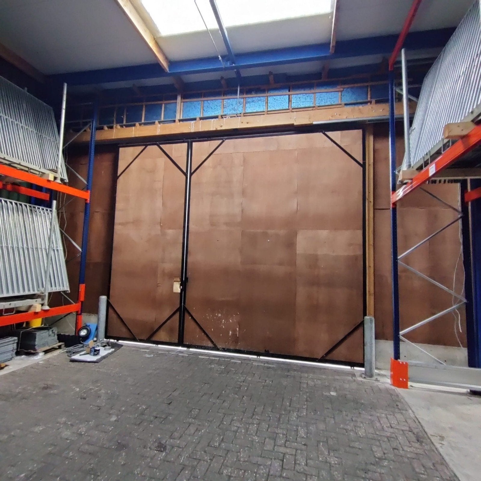 grote geïsoleerde schuifdeuren hout