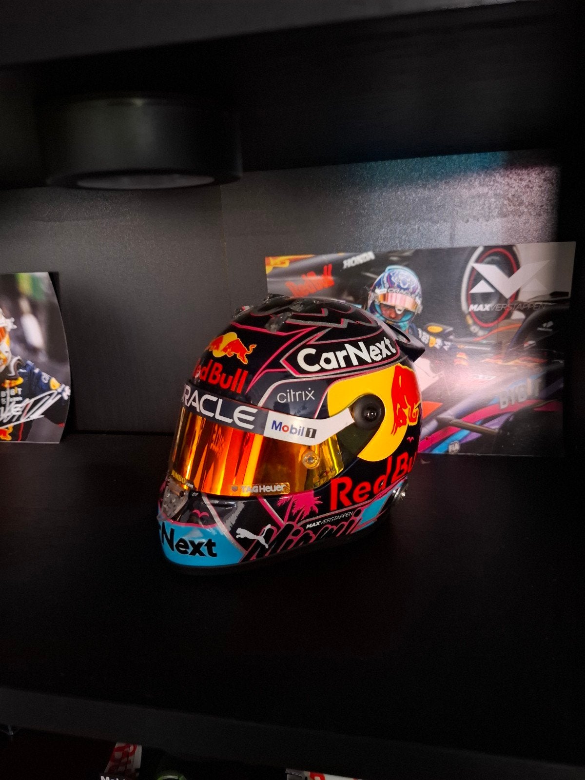 Max Verstappen 2023 1:2 schaal helm met doos, Verzamelen, Ophalen of Verzenden, Nieuw, Formule 1