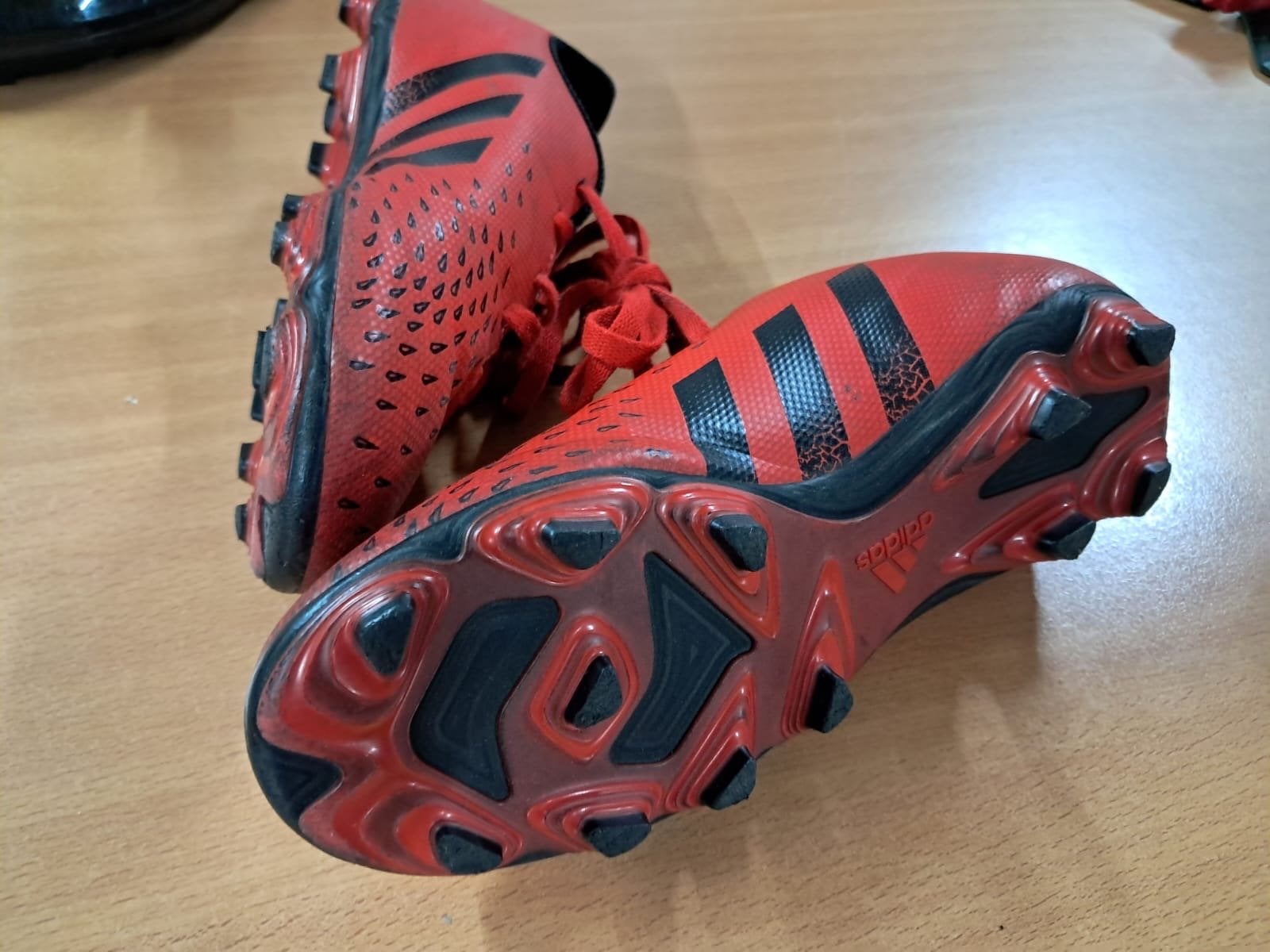 Adidas Predator voetbalschoenen rood - Maat 32, Ophalen, Gebruikt, Schoenen