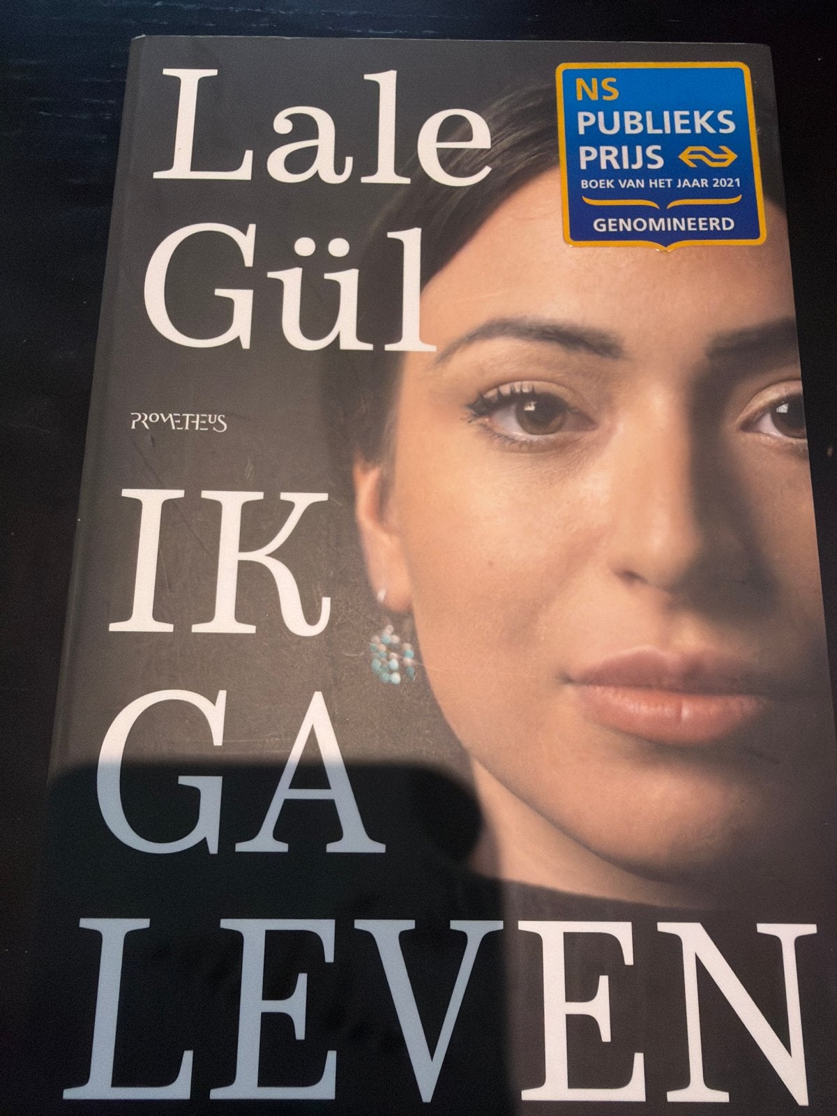 Lale Gül - Ik ga leven (NS Publieksprijs 2021), Ophalen of Verzenden, Zo goed als nieuw, Nederland