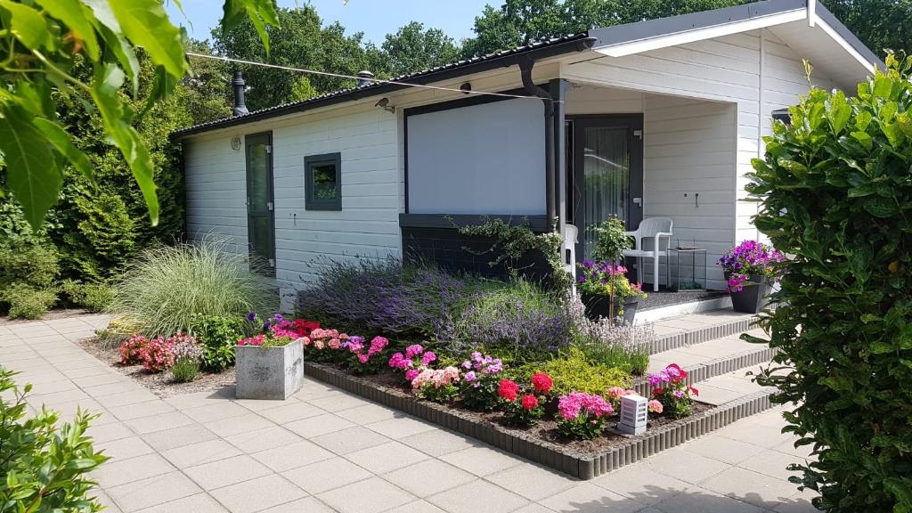 Chalet in Hoeven, Noord-Brabant, 2 slaapkamers, Wasmachine, Recreatiepark