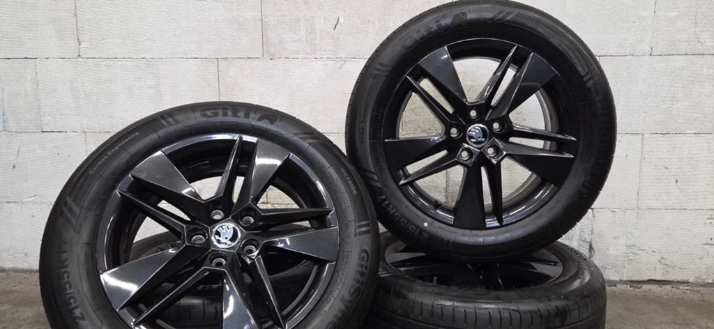 17" Skoda Superb / Octavia originele velgen zomerbanden zgan, Auto-onderdelen, Banden en Velgen, Banden en Velgen, 17 inch, Ophalen of Verzenden