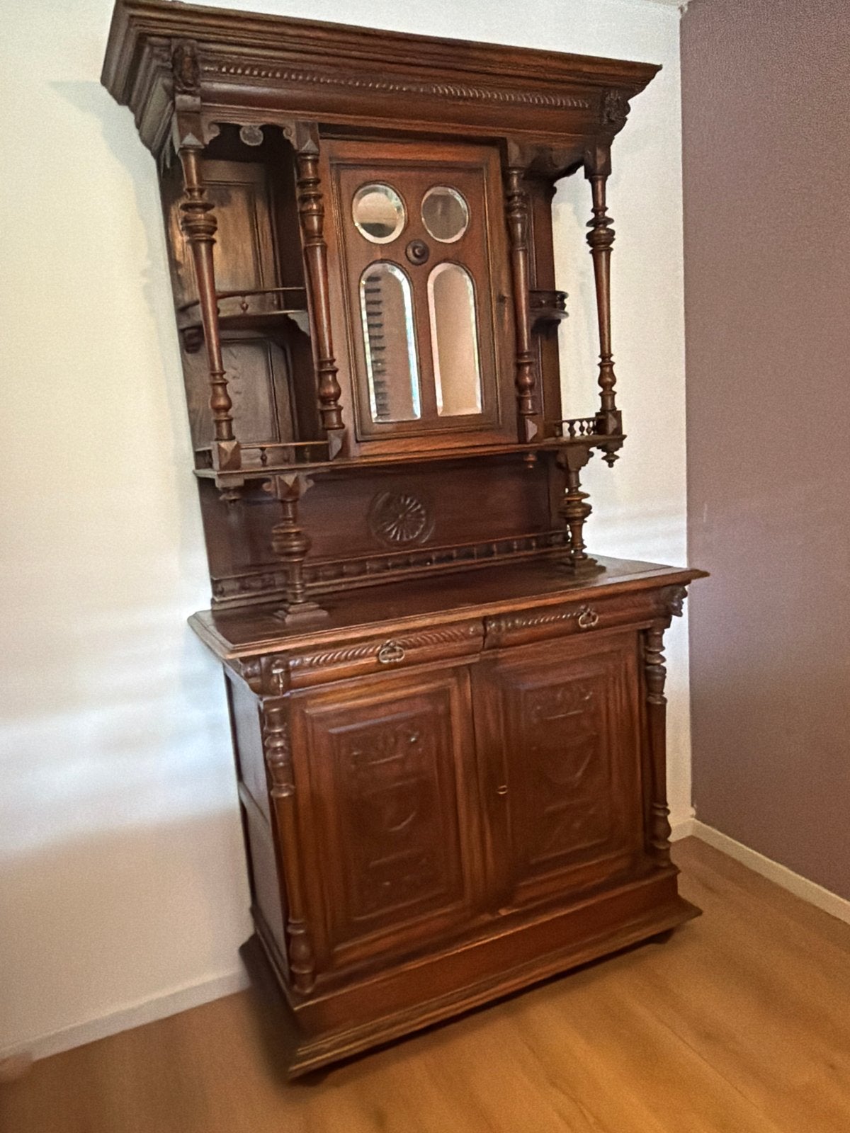 Antiek Eiken kast met Rijkelijk Snijwerk, Antiek en Kunst, Ophalen