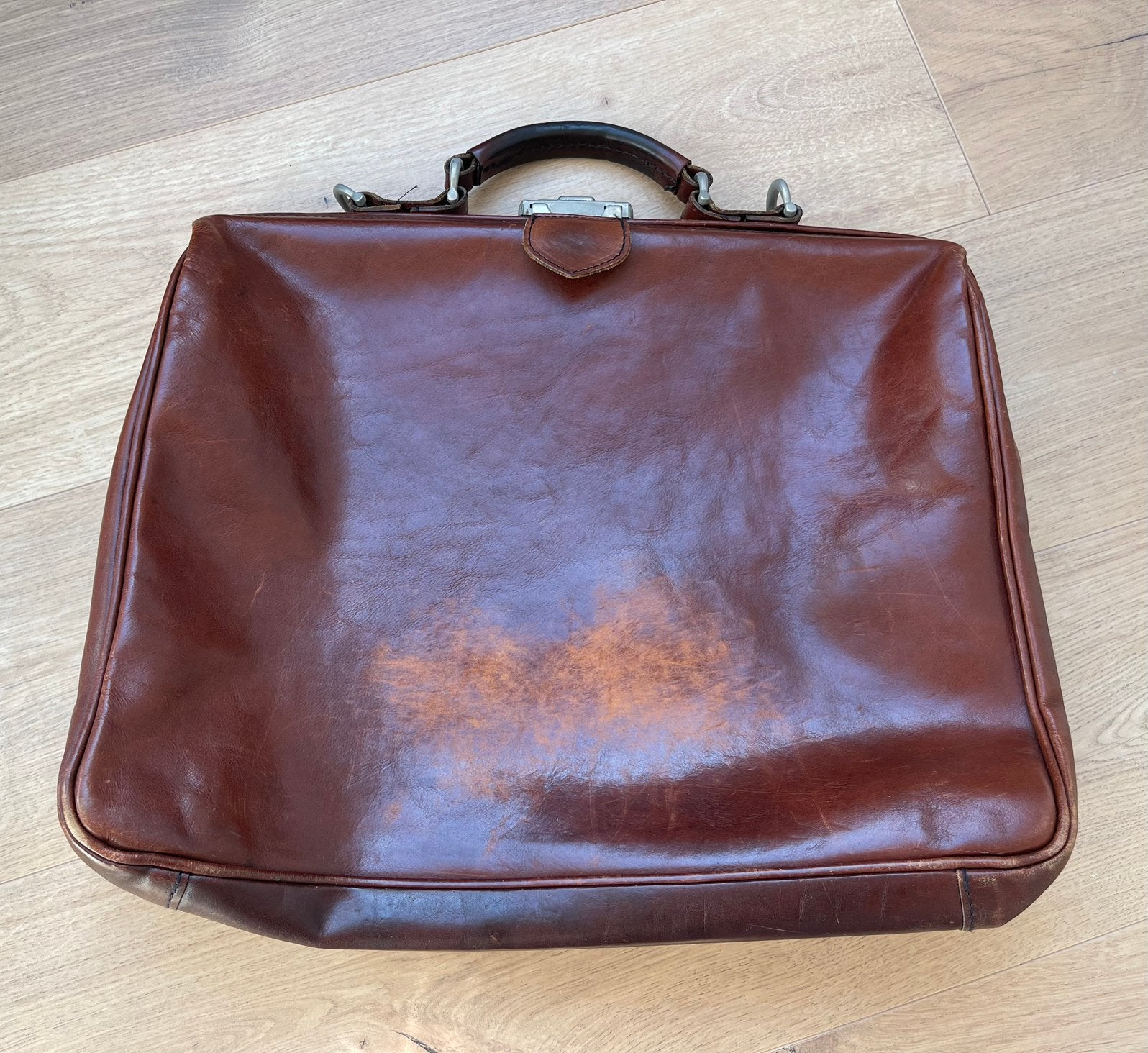 Dokterstas Mutsears, 30 cm of meer, Gebruikt, Bruin, Minder dan 35 cm