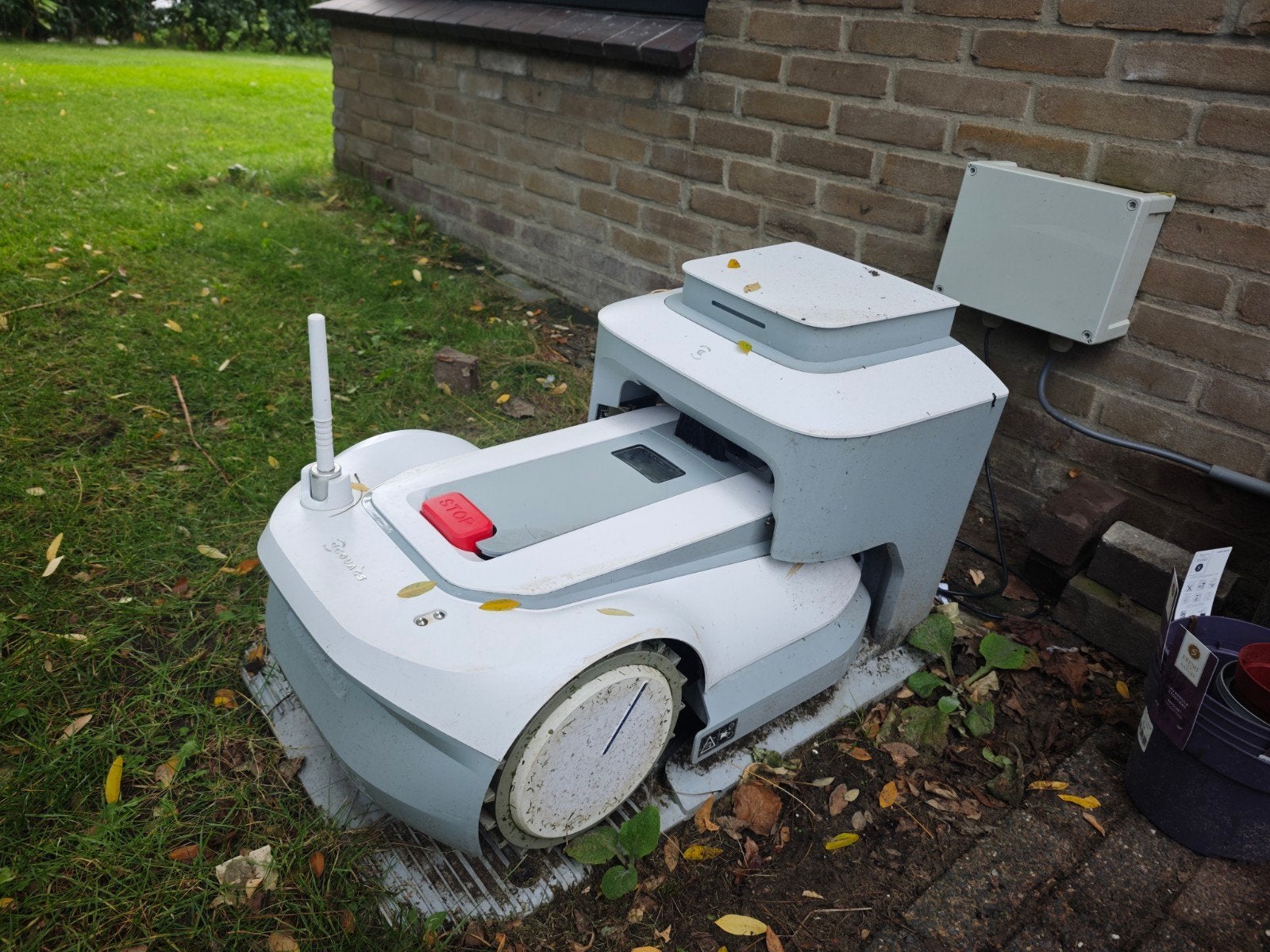 Foto 3 van Ecovacs Robotmaaier