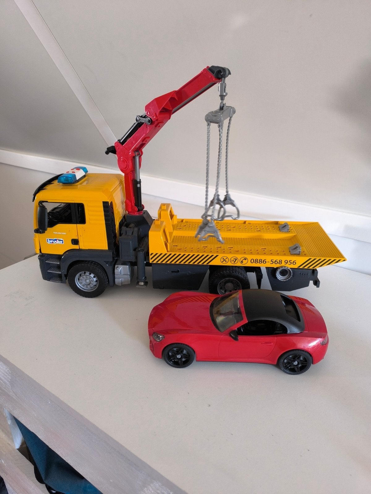Bruder 3552 Scania sleepwagen met kraan en sportauto, Ophalen, Gebruikt