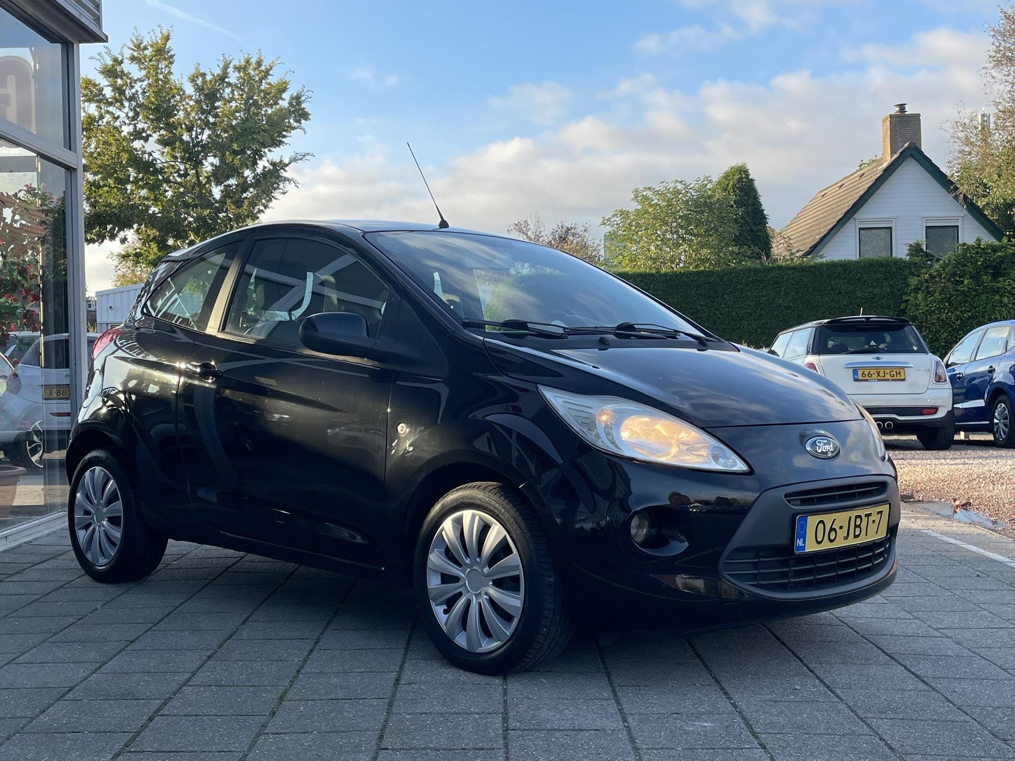 Ford Ka 1.2 Titanium /Airco/Distr. v.v. bij 112.726 km op 23, Voorwielaandrijving, Stof, Gebruikt, 1242 cc