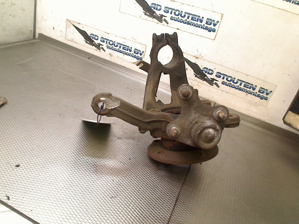 Fusee Links Voor Volkswagen Golf VII (AUA) (2013-01/2020-03), Gebruikt, Volkswagen, Volkswagen AG, Kundenbetreuung@volkswagen.de